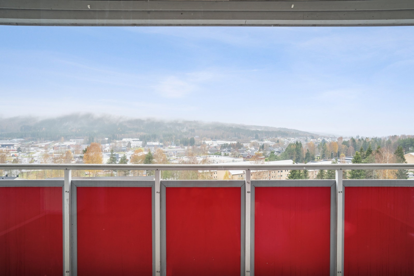 Denne 3-roms leiligheten ligger i toppetasjen og byr på en strålende utsikt og gode solforhold. Galleribilde