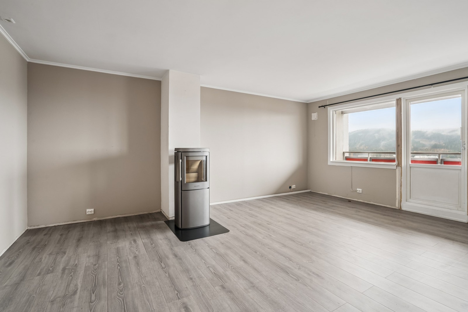 En vedovn gir både effektiv varme og en hyggelig atmosfære på kjølige kvelder. Galleribilde