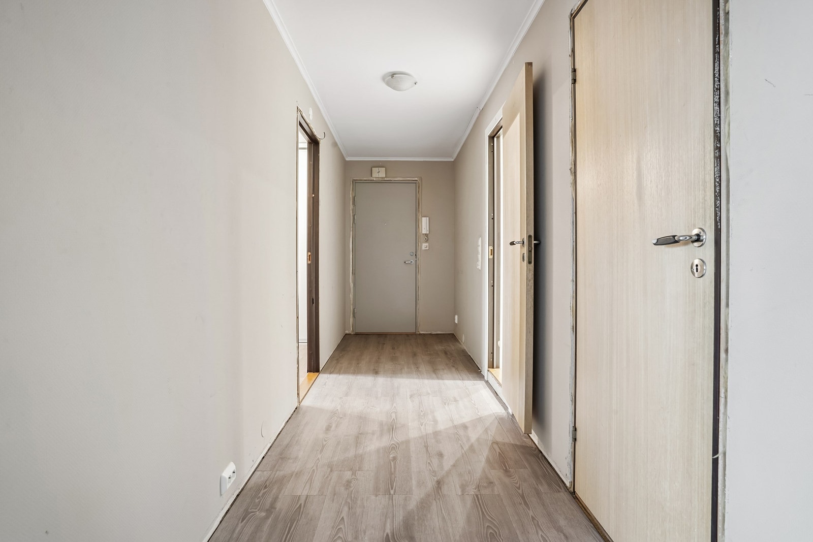 Fra gangen er det tilgang til bad og begge soverommene. Galleribilde