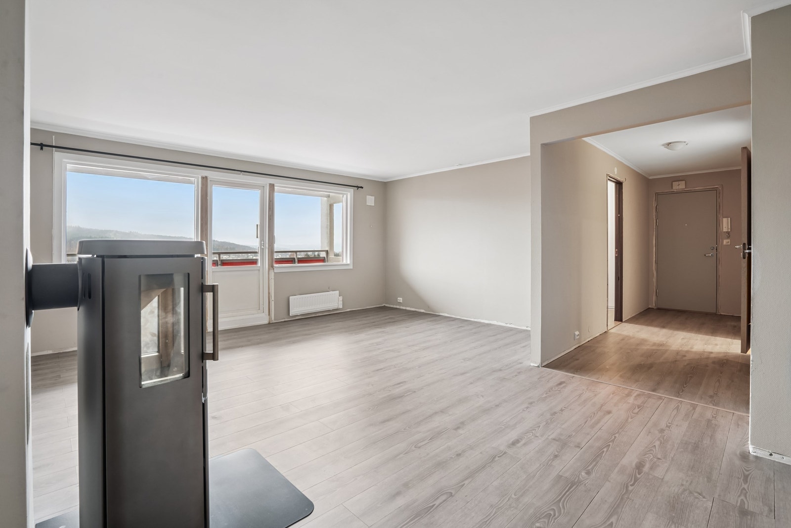 Vinduene er fra 2010 og slipper inn rikelig med dagslys. Galleribilde