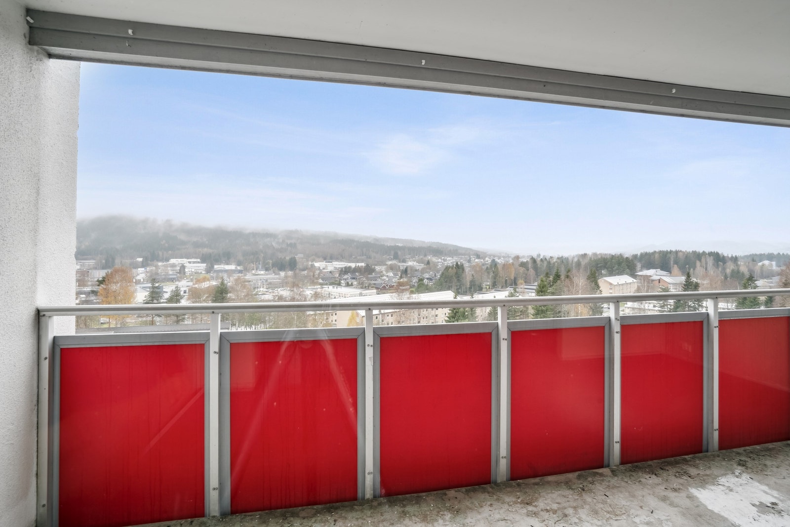 Balkongen på 9 m² er en fin forlengelse av stuen i sommerhalvåret. Galleribilde