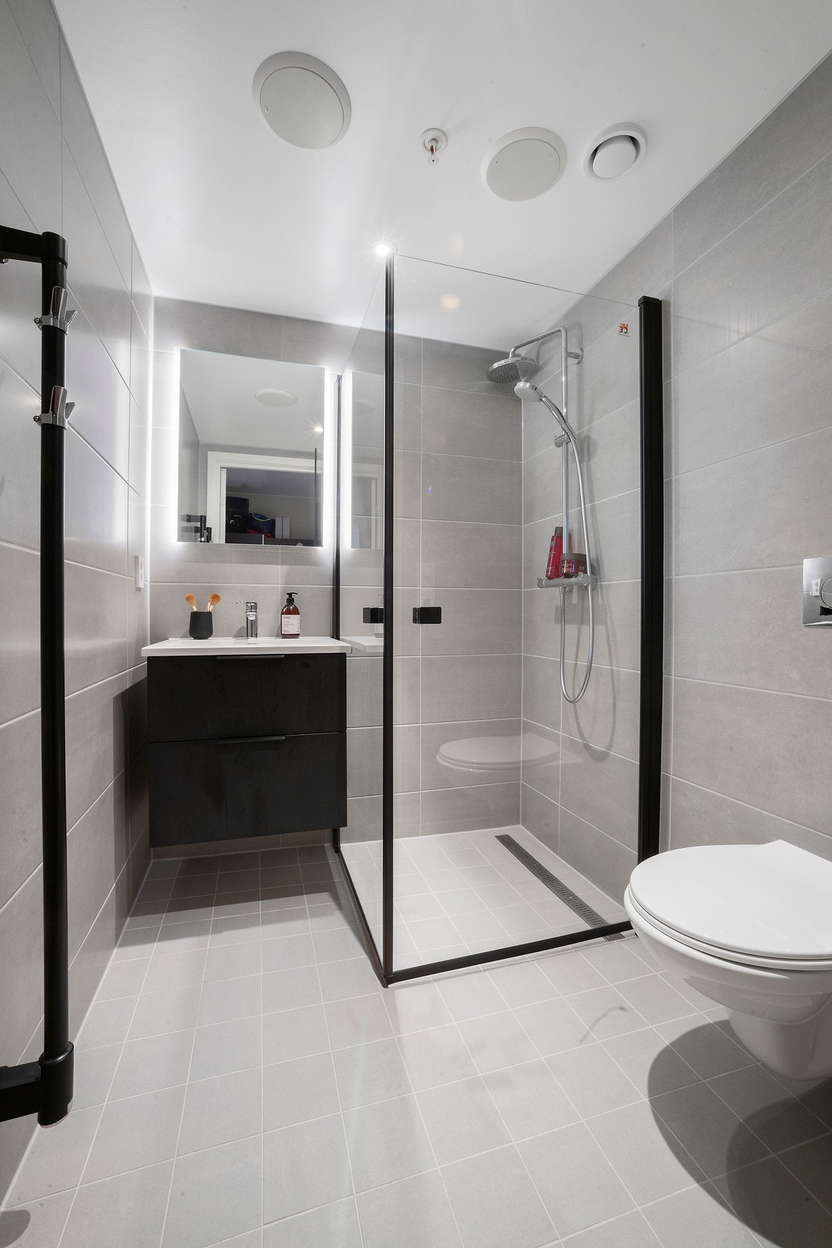 Bad 2 - direkte adkomst fra hovedsoveommet Galleribilde