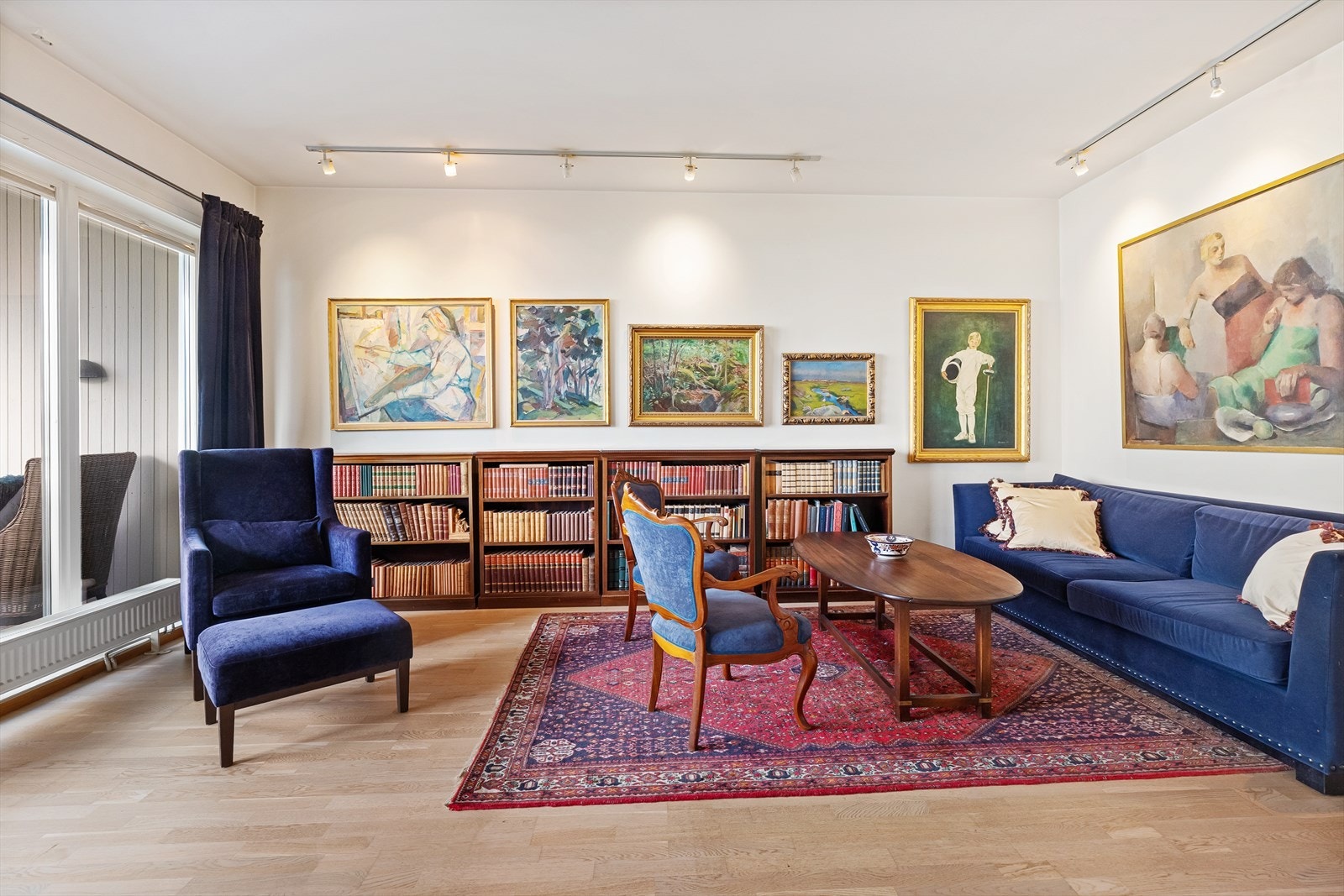 God veggplass til malerier. Galleribilde