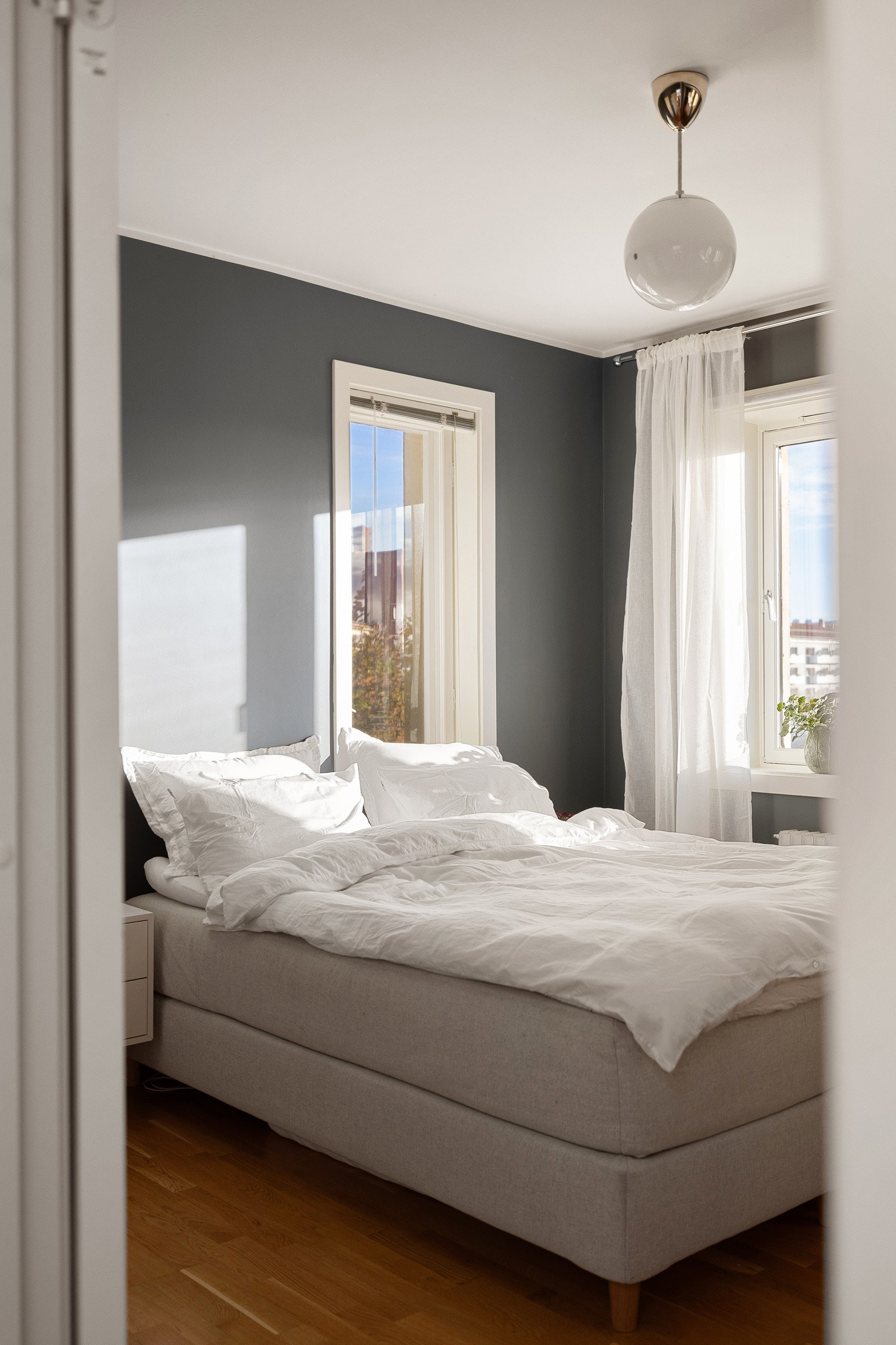 Leilighetens soverom er innbydende og romslig. Galleribilde