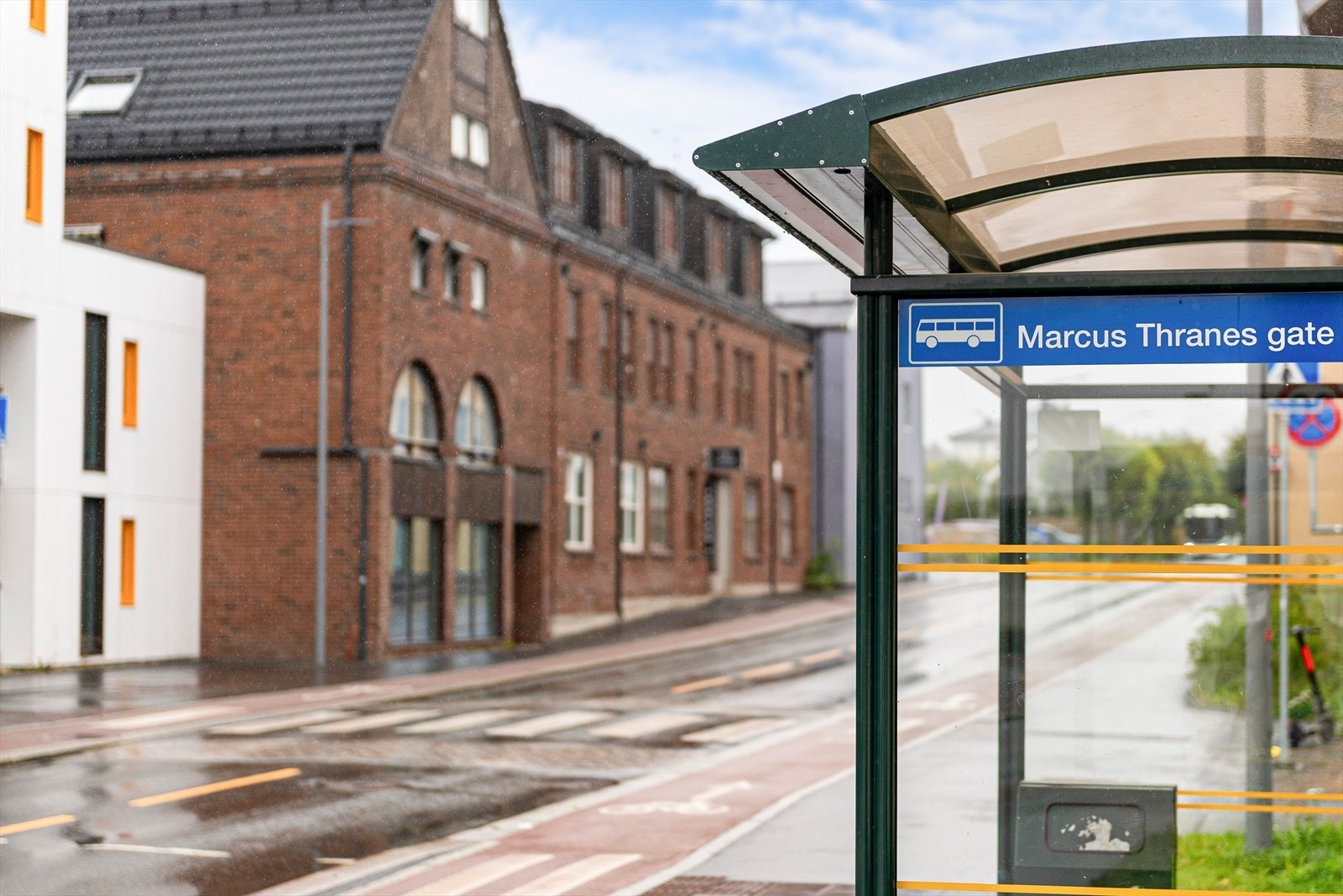 Leiligheten ligger meget supersentralt til med kollektivt rett utenfor døren med hyppige byavganger. Galleribilde