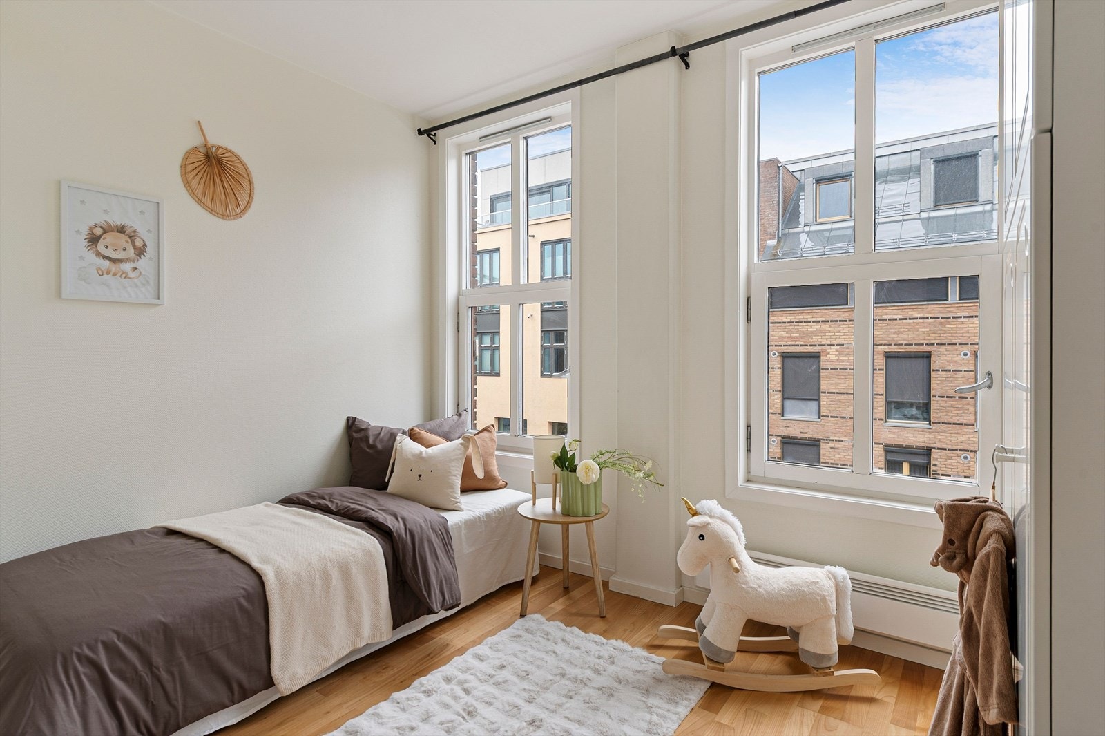 Soverom to har også god størrelse, gode lysforhold og ulike møbleringsmuligheter. Galleribilde