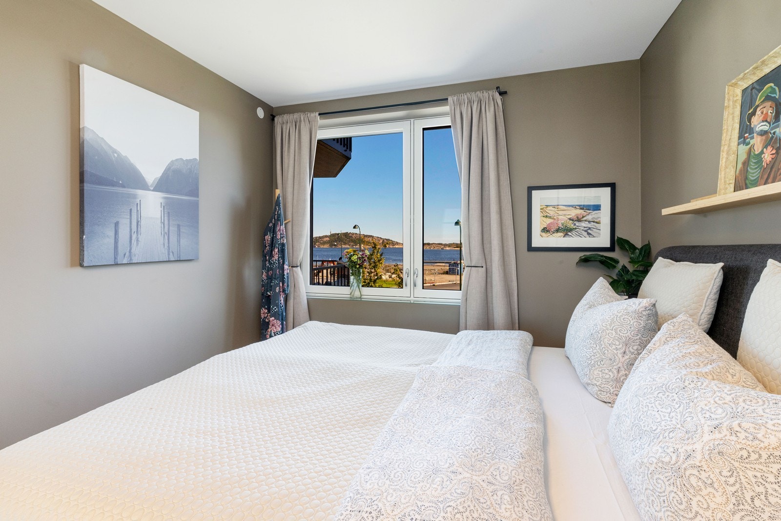 Utvendig solavskjerming på vindu Galleribilde