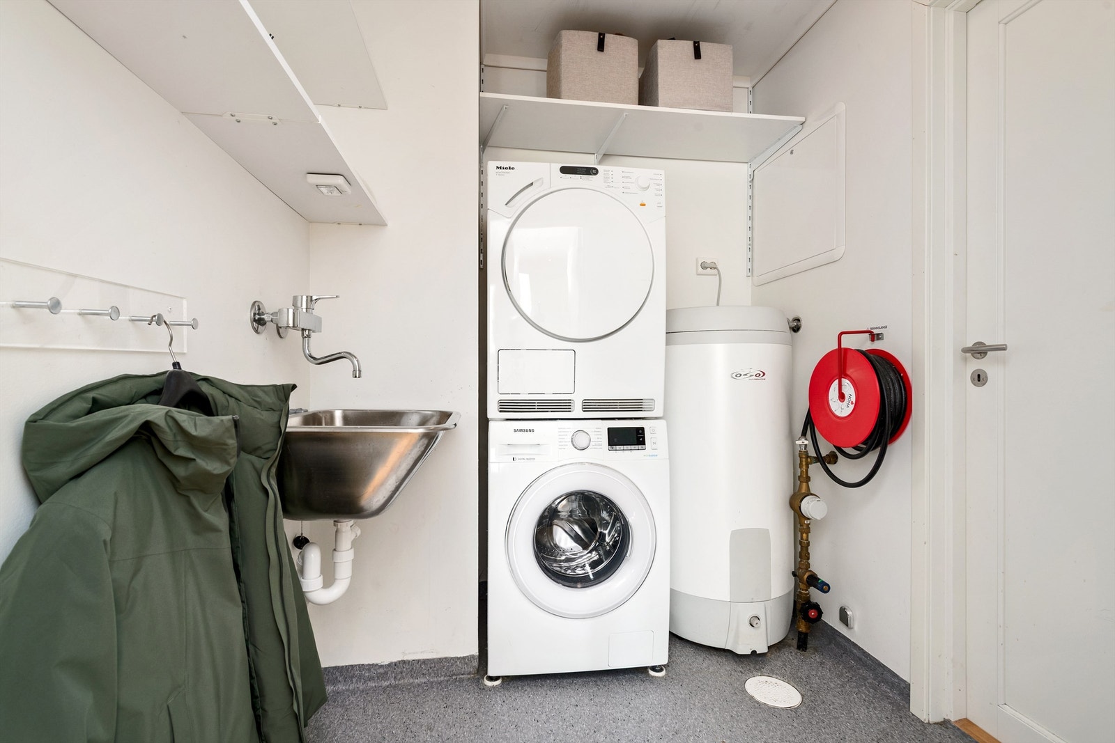 Vaskerom med oppvaskskom Galleribilde