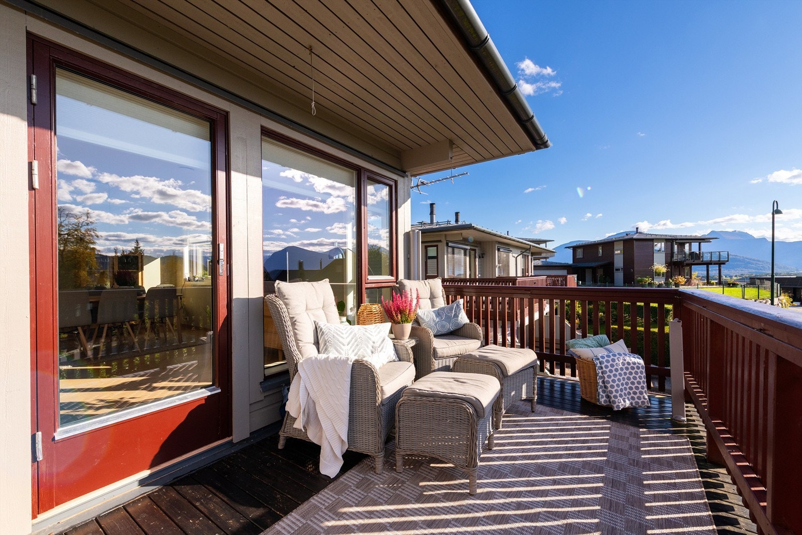 Fin balkong med mulighet til å nyte den fantastiske utsikten Galleribilde