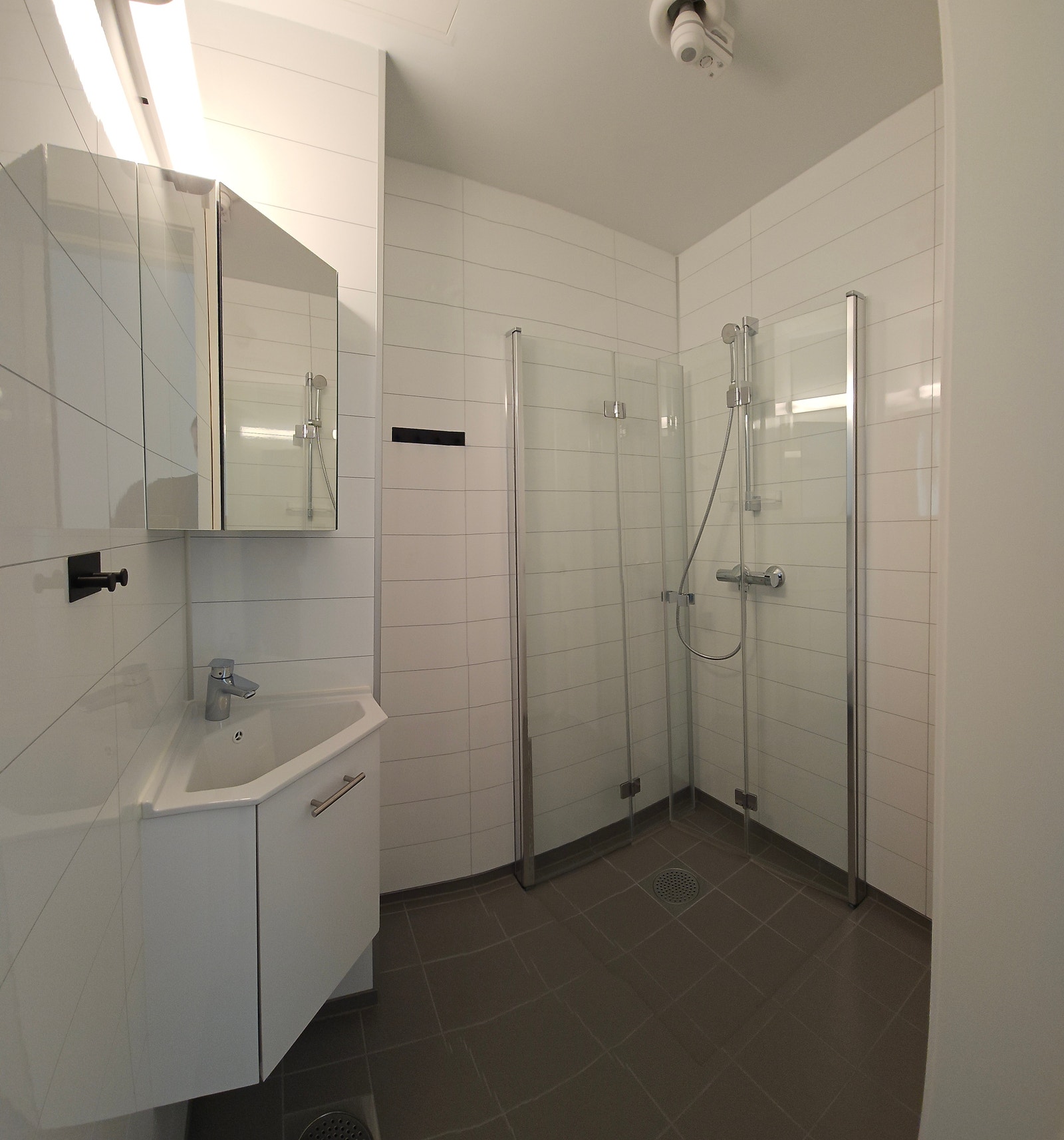 Baderom med dusj Galleribilde