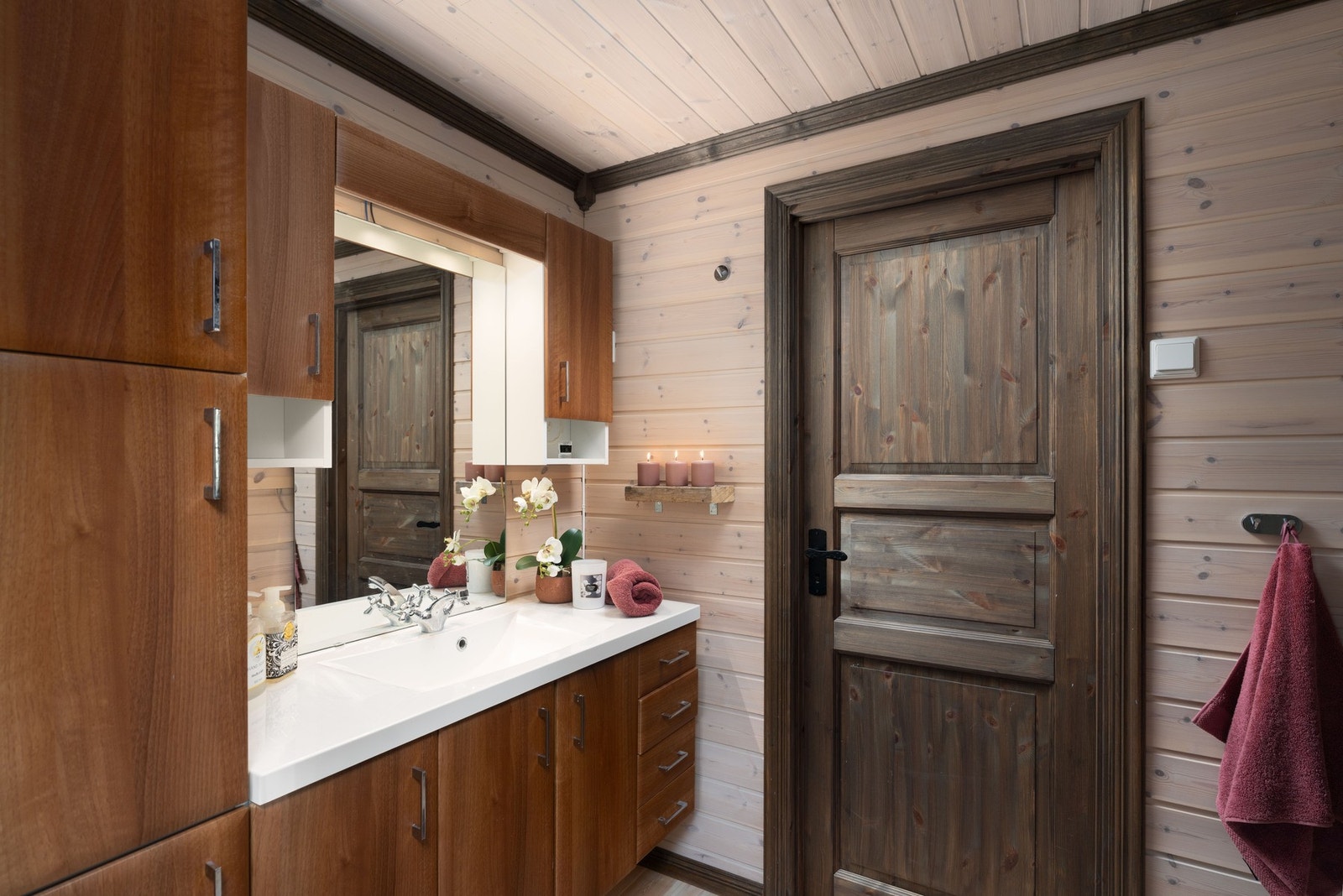 Oppbevaringsmuligheter i badeskapene. Galleribilde