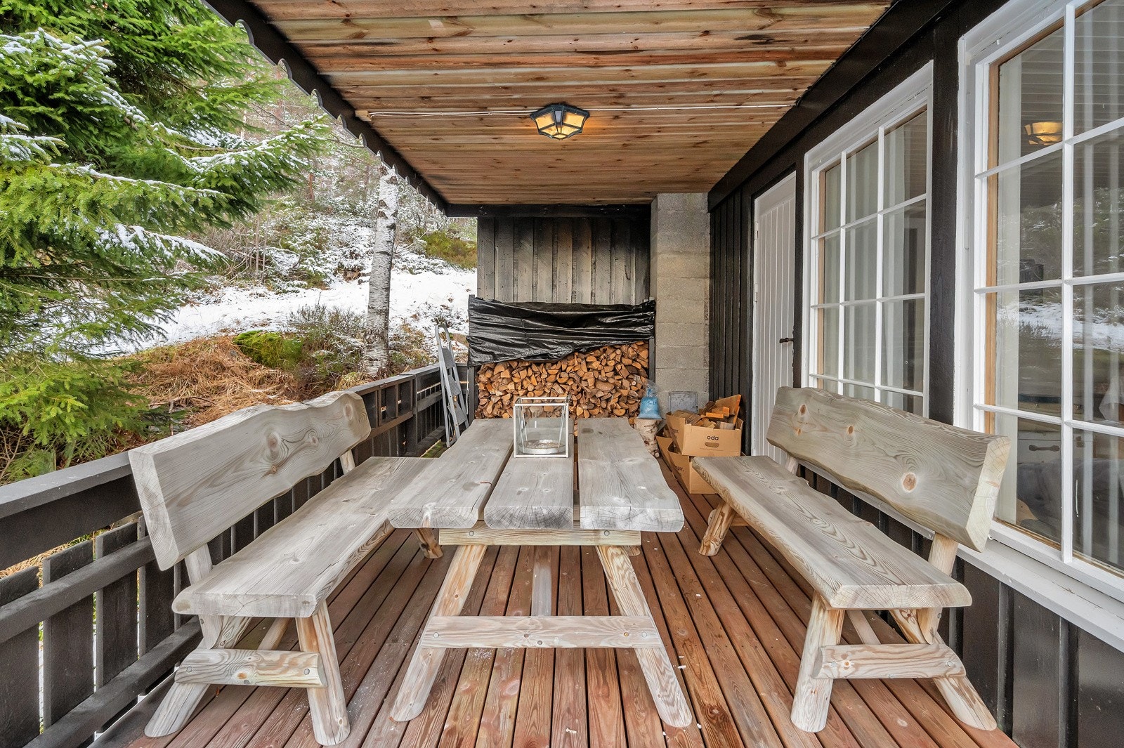 Lun og deilig uteplass under tak Galleribilde