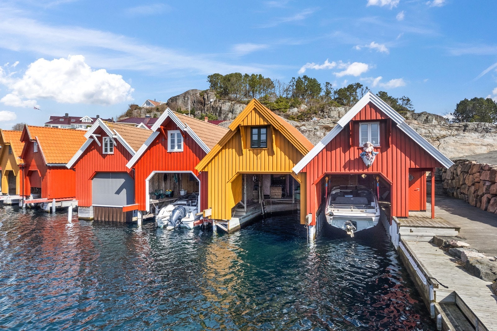 Størrelsen på båthuset er 5 x 10 m. (Det gule er det som følger.) Galleribilde