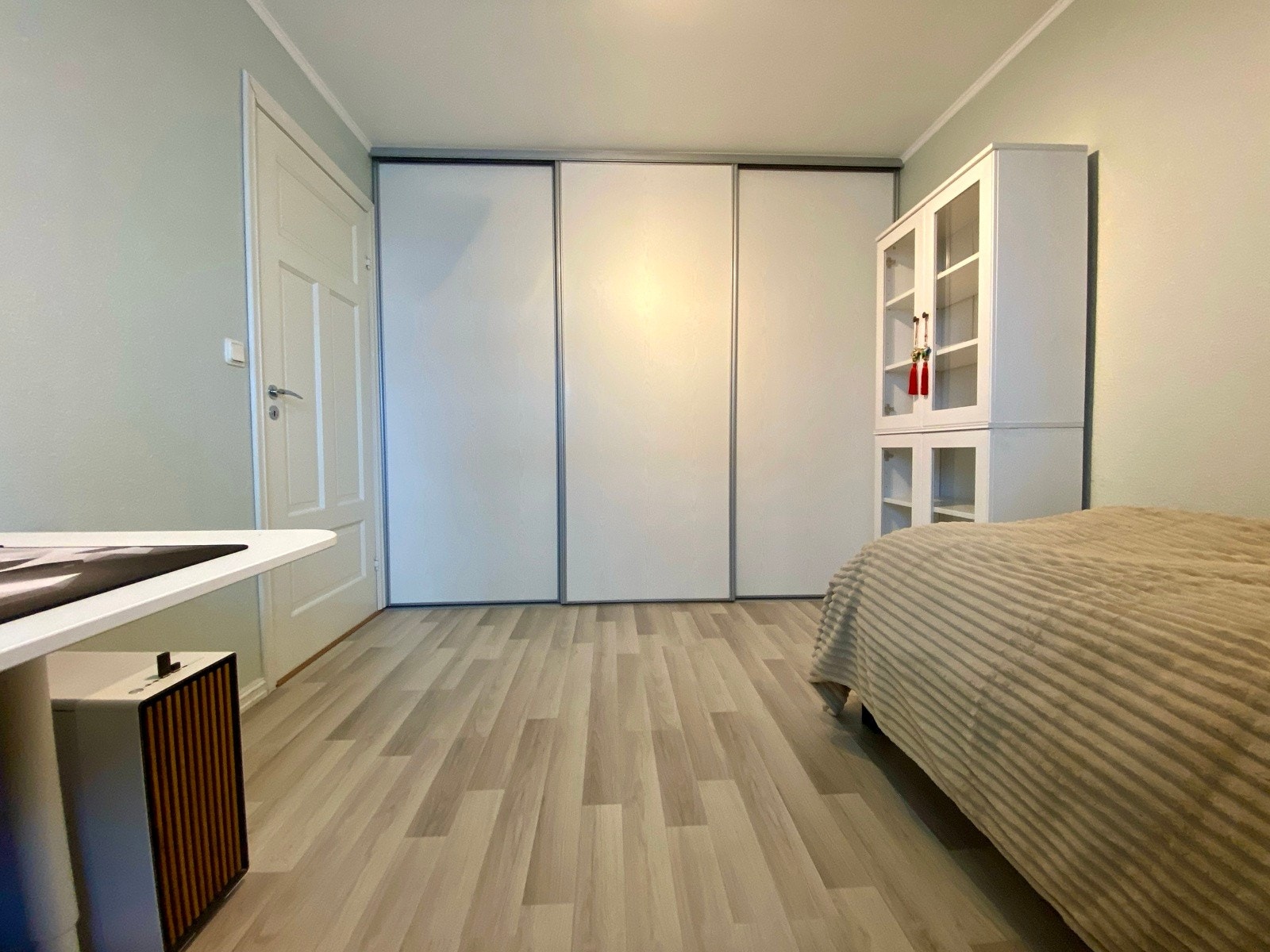 Skyvedørsgarderobe på soverom 2 Galleribilde