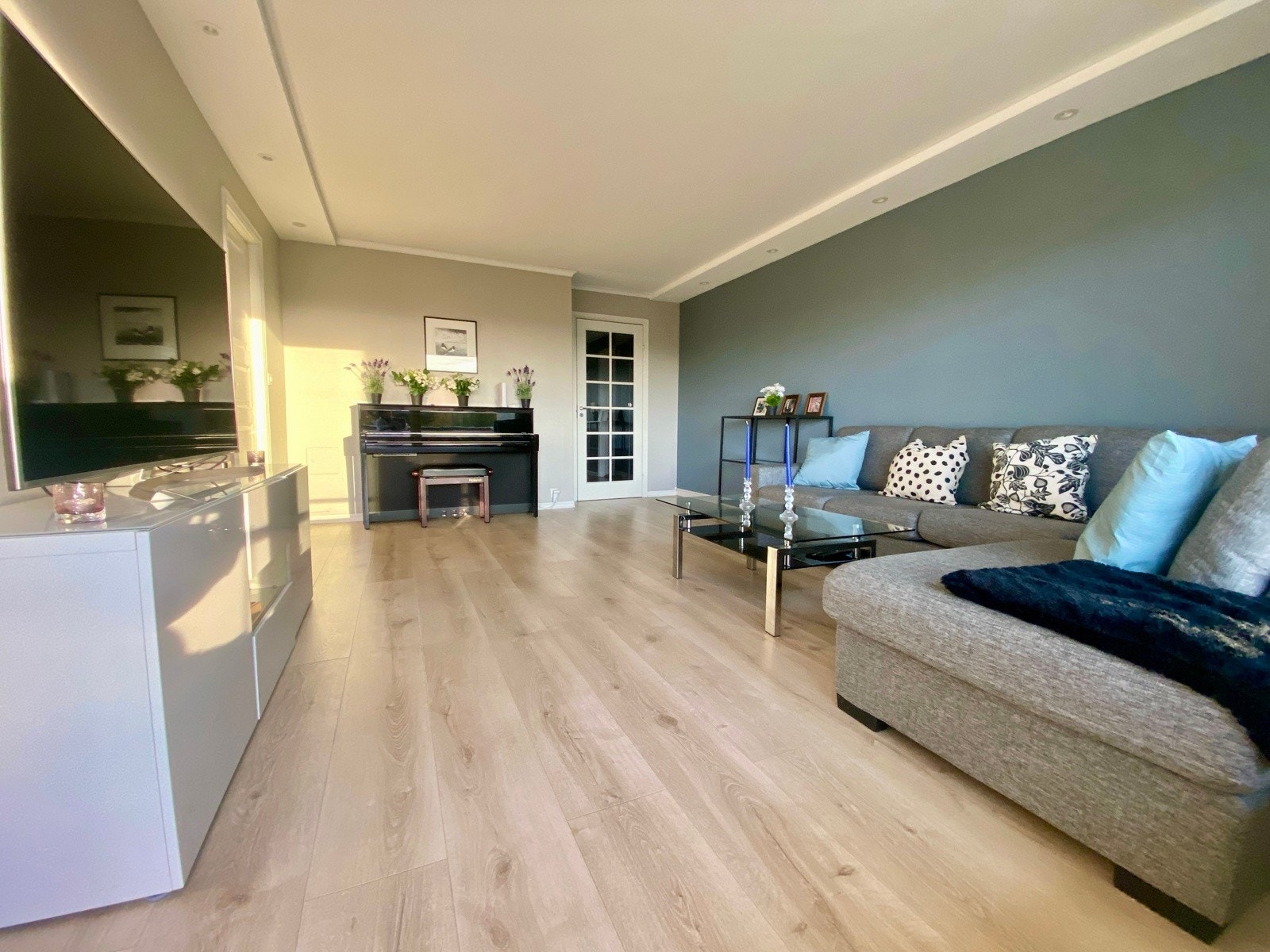 VELKOMMEN TIL HAMANGSKOGEN 27 - V/EIENDOMSMEGLER ROBERT ECKMANN. EIE EIENDOMSMEGLING Galleribilde