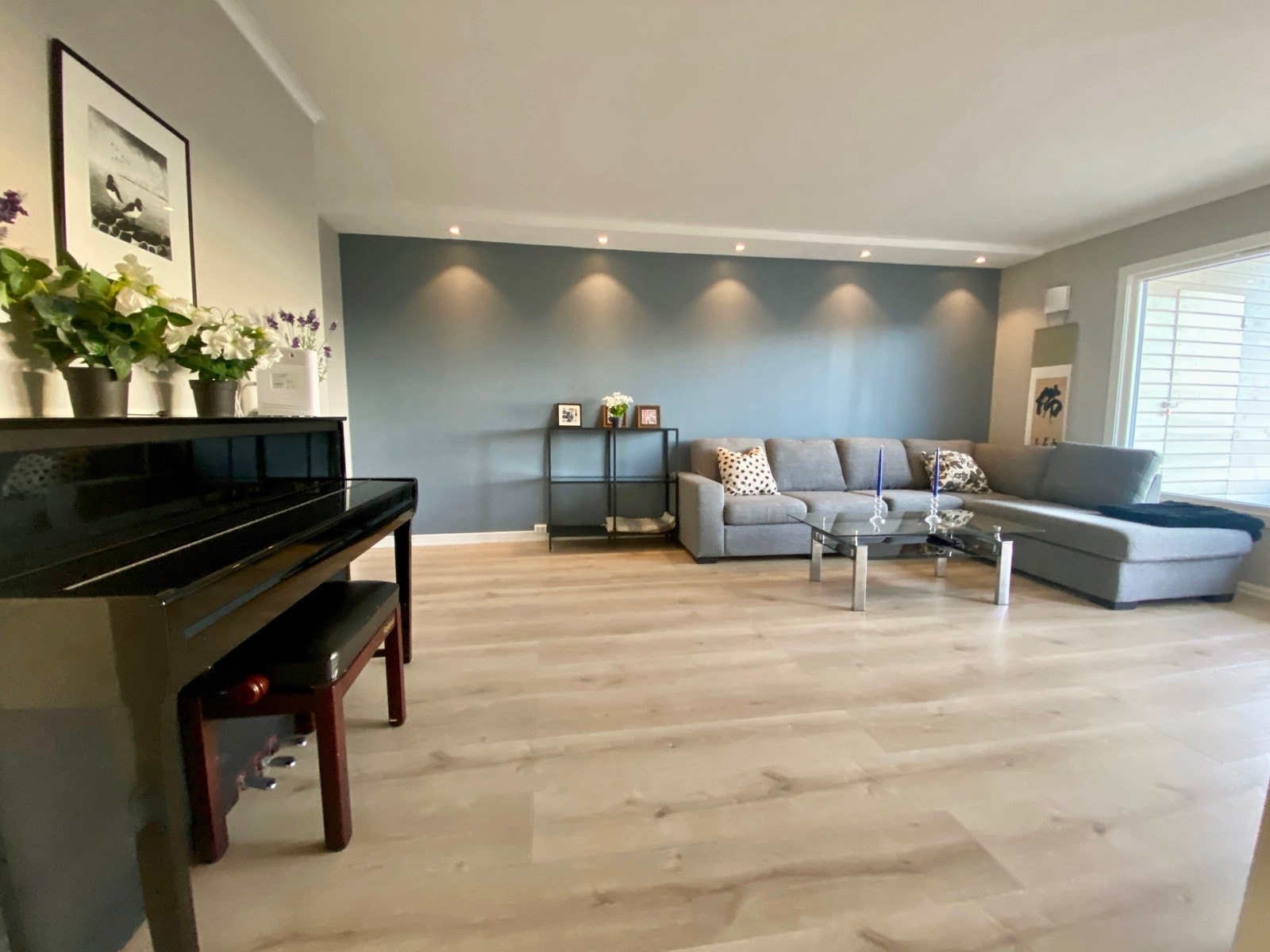 Stue med downlights Galleribilde