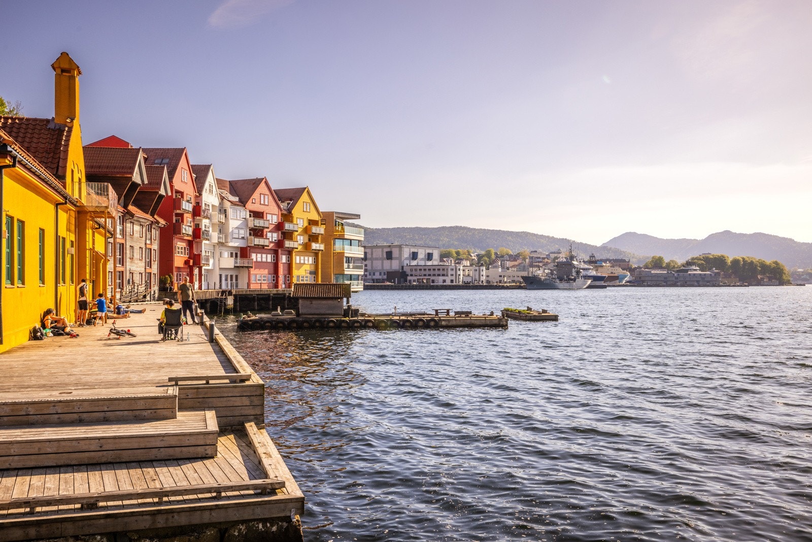 - Fellesareal inkluderer brygge i forkant mot sjøen - Galleribilde