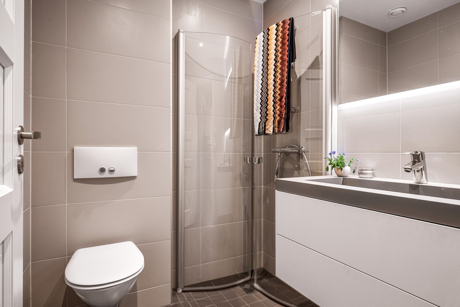 - Bad nr. 2 er også helfliset - Galleribilde