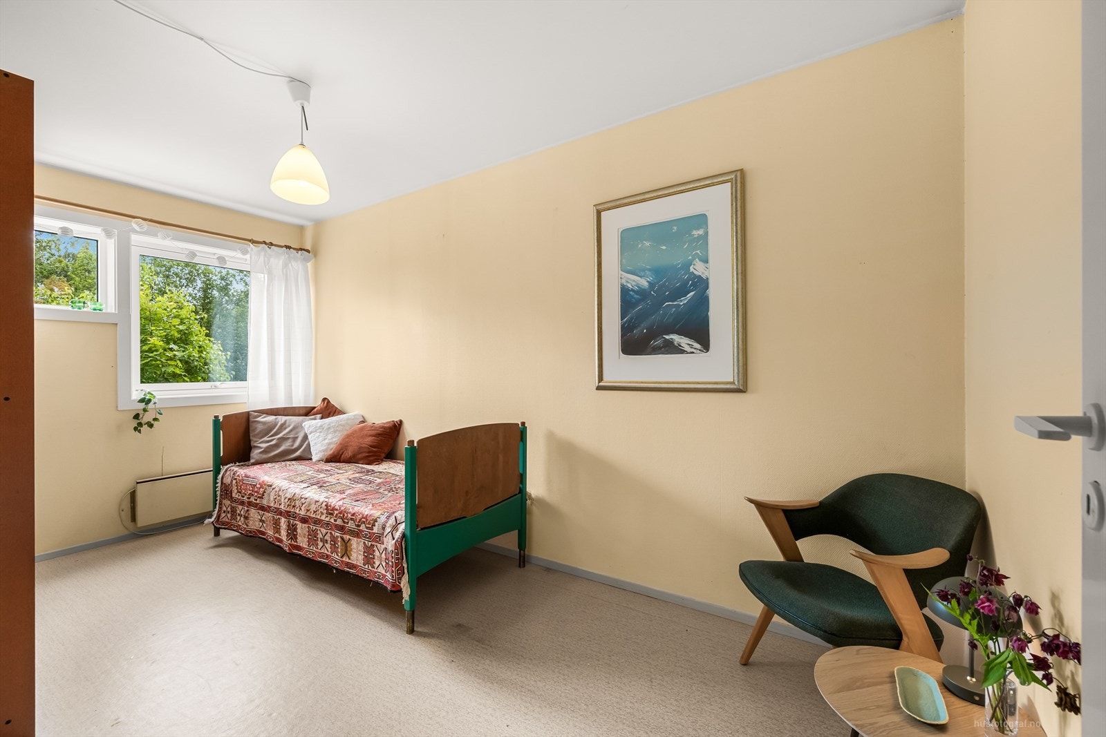 Soverom 3 med god plass til enkeltseng og sitteområdet. Galleribilde