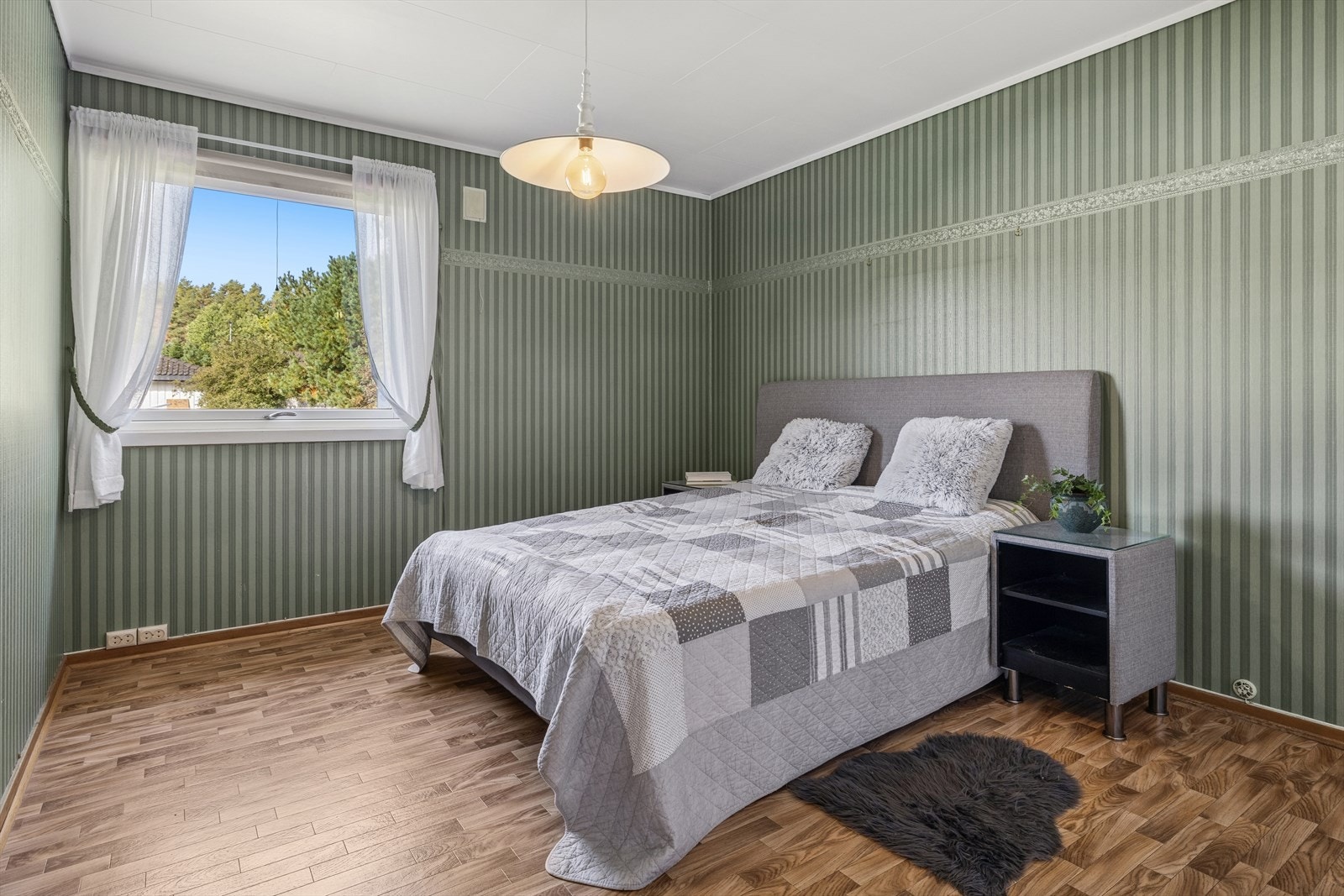 Boligen byr på tre soverom av god størrelse. Galleribilde