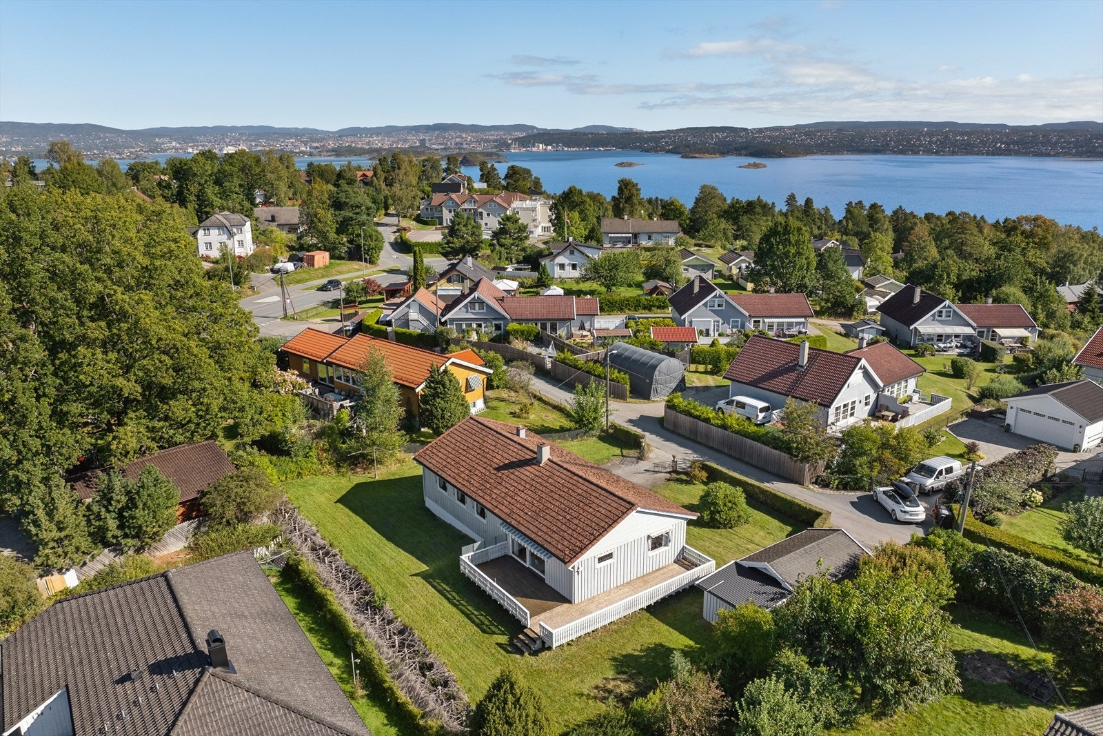 Det er kort vei til nydelig turterreng med lysløype og preparerte skiløyper i Nesoddmarka. Galleribilde