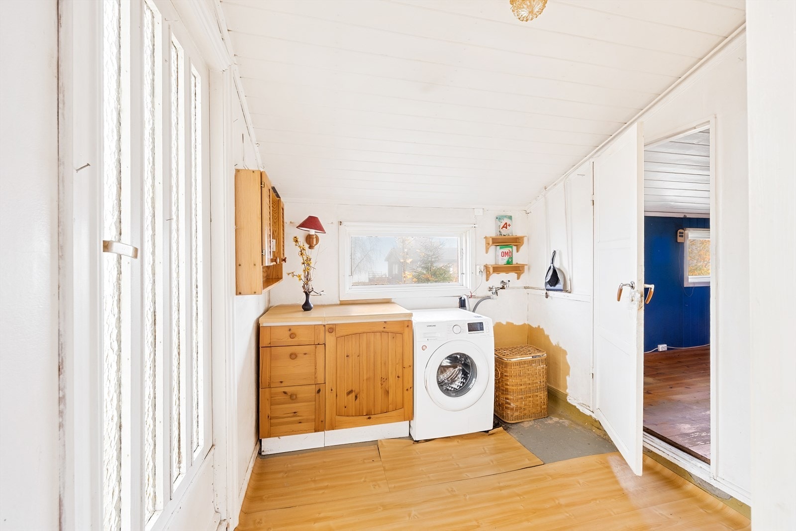 Det er satt inn opplegg for vaskemaskin/tørketrommel og opplegg for vann/vask. Galleribilde