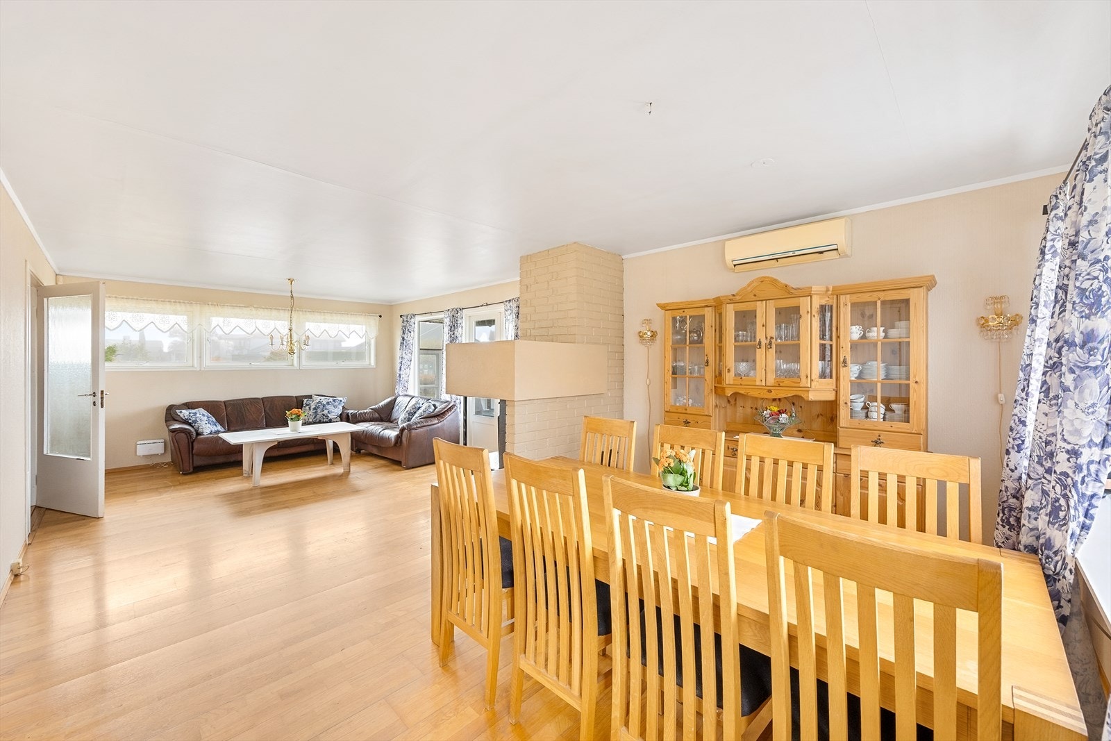 Det er god plass til et stort spisebord. Galleribilde