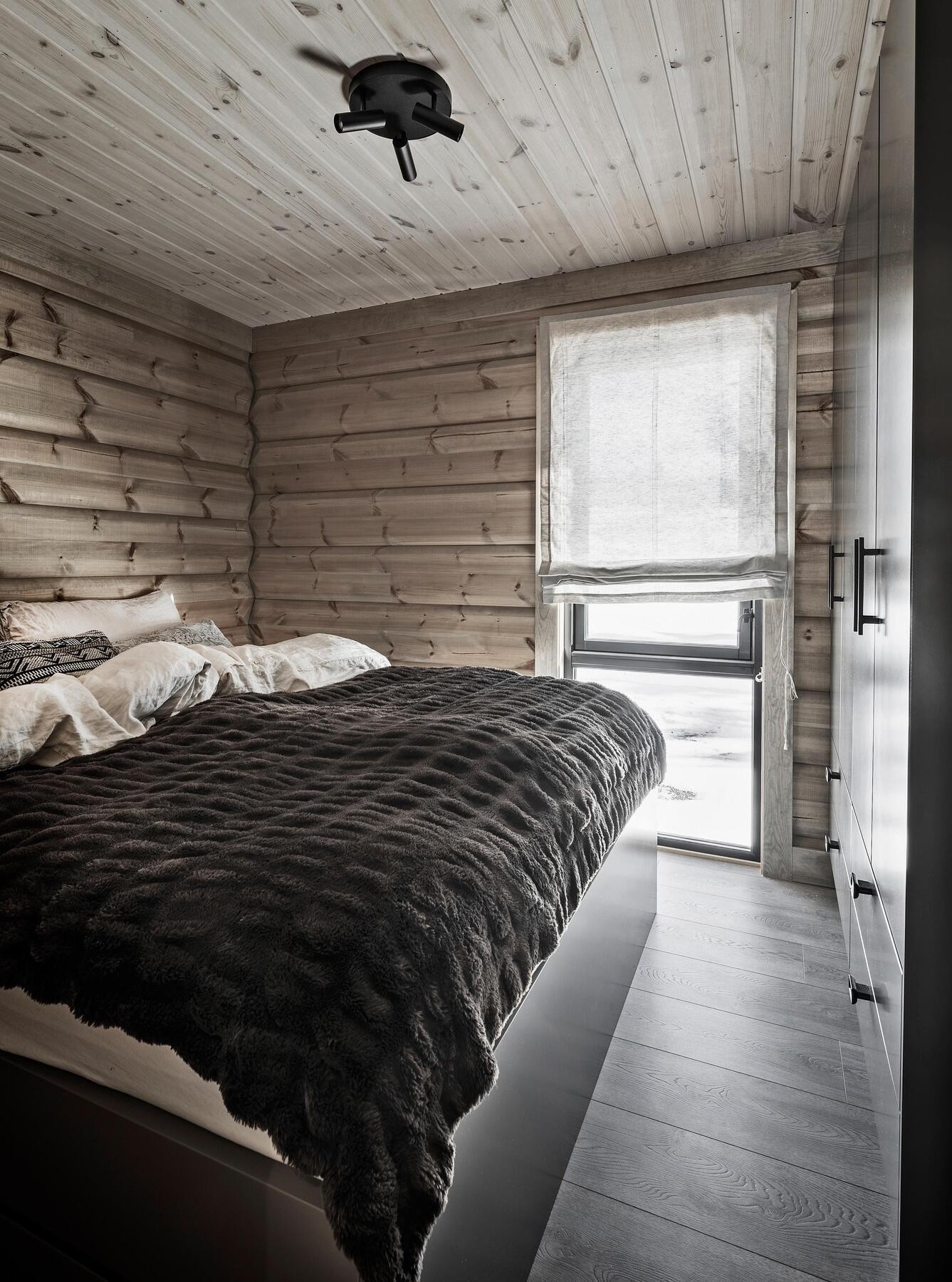 Hyttemodellen har 2 gode soverom + hems. Foto fra en av våre hyttemodeller. Galleribilde