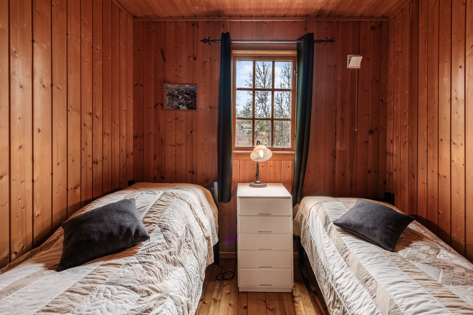 Soverom 2 innredet med 2 enkeltsenger. Galleribilde