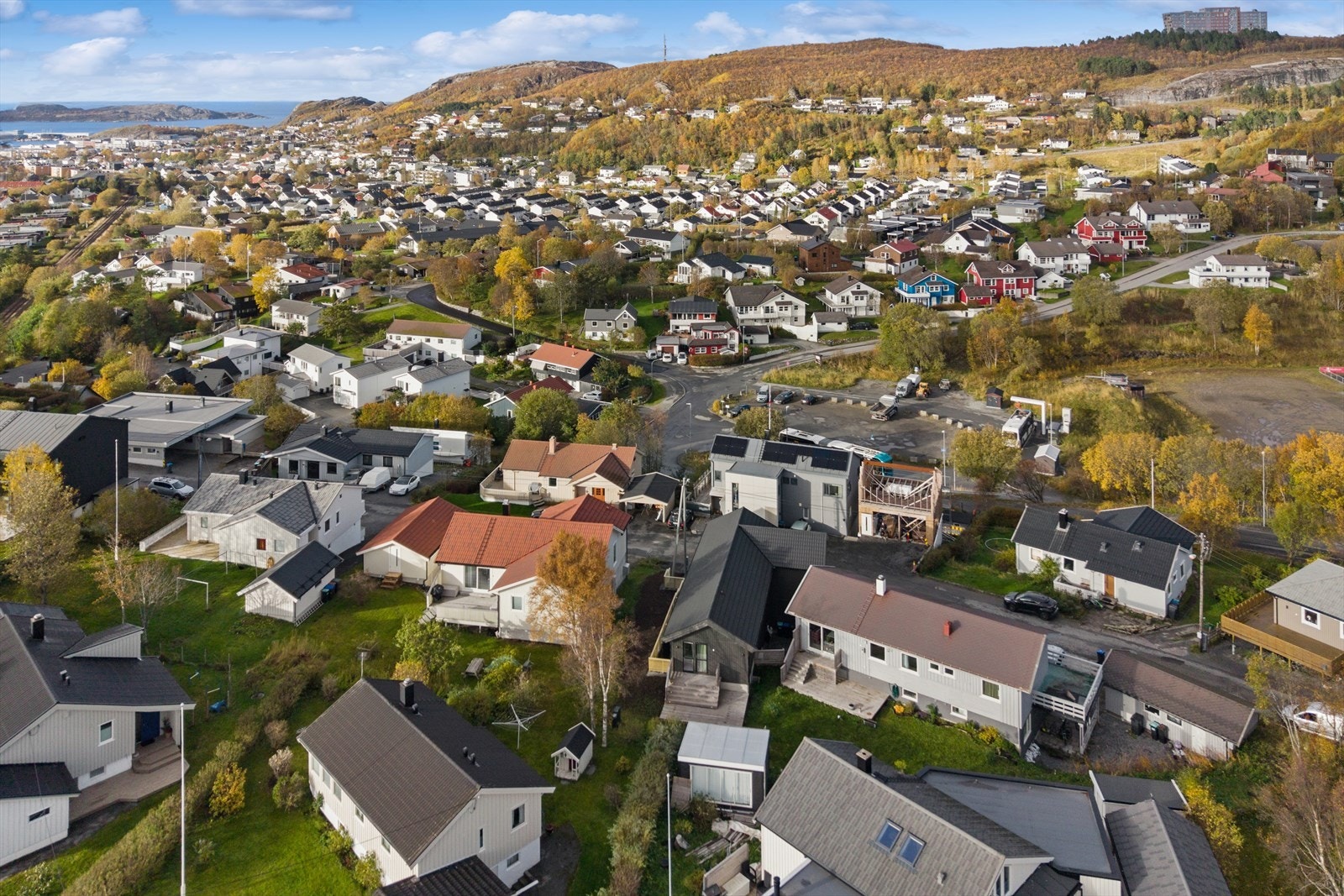 Dronebilde - Boligen ligger i et populært boligområde på Langåsen Galleribilde