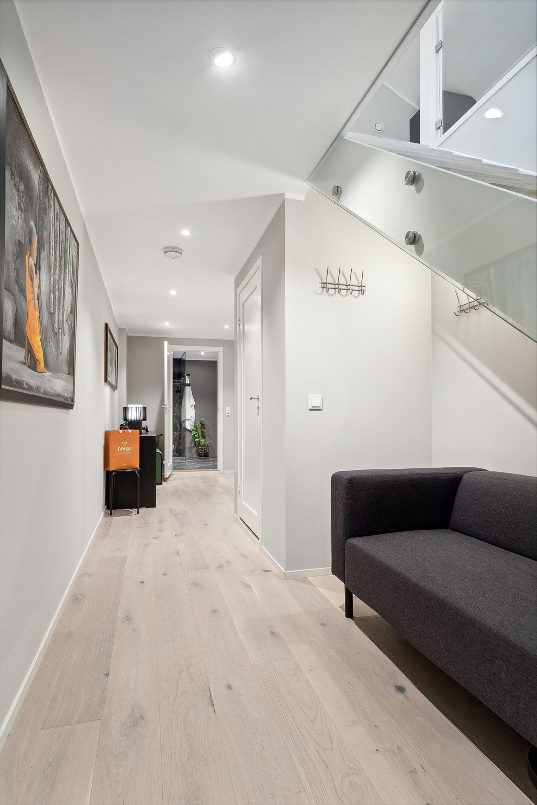 Gang med bad /vaskerom og 3 soverom Galleribilde