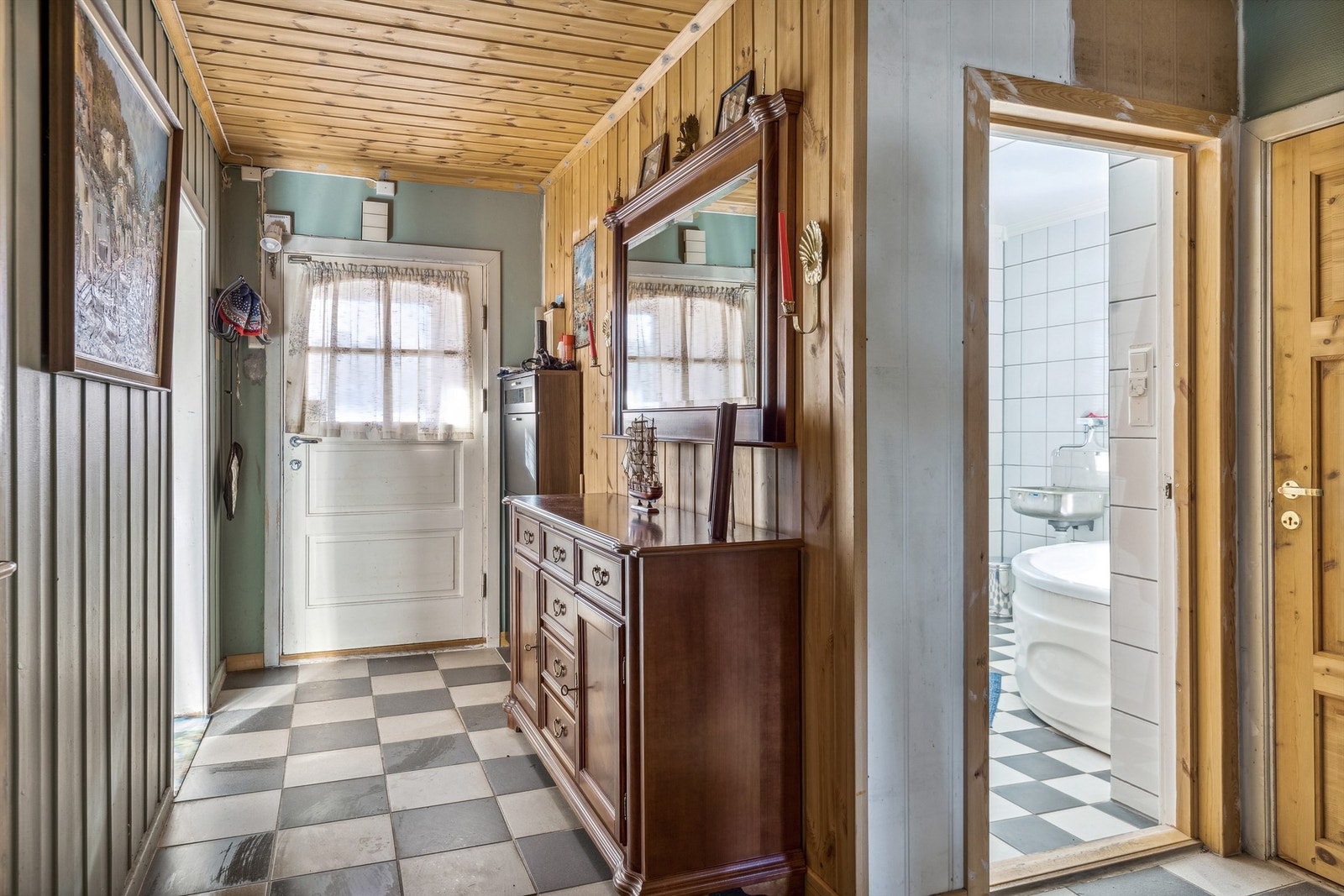 Boligen har alle nødvendige rom på ett plan Galleribilde