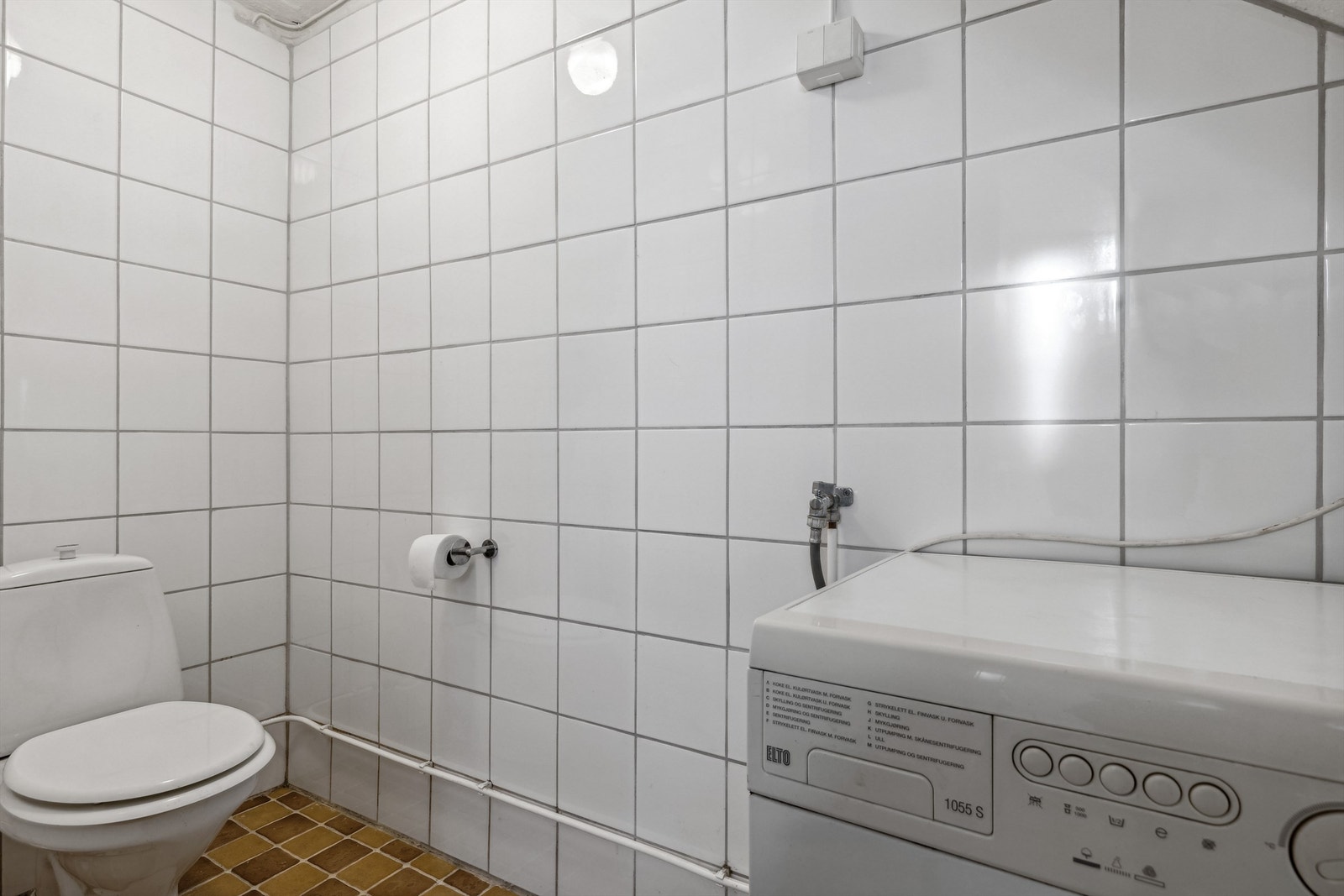 Bad i sokkeletasjen Galleribilde