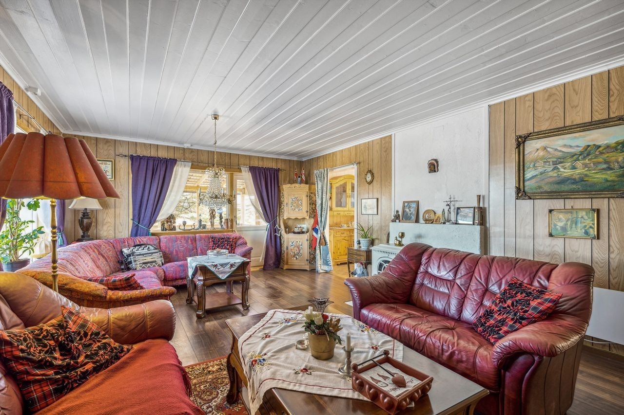 Fra stuen er det utgang til en overbygget veranda Galleribilde