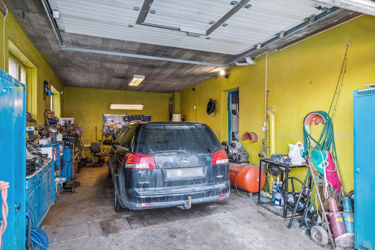 Verkstedgarasje i underetasjen på boligen Galleribilde