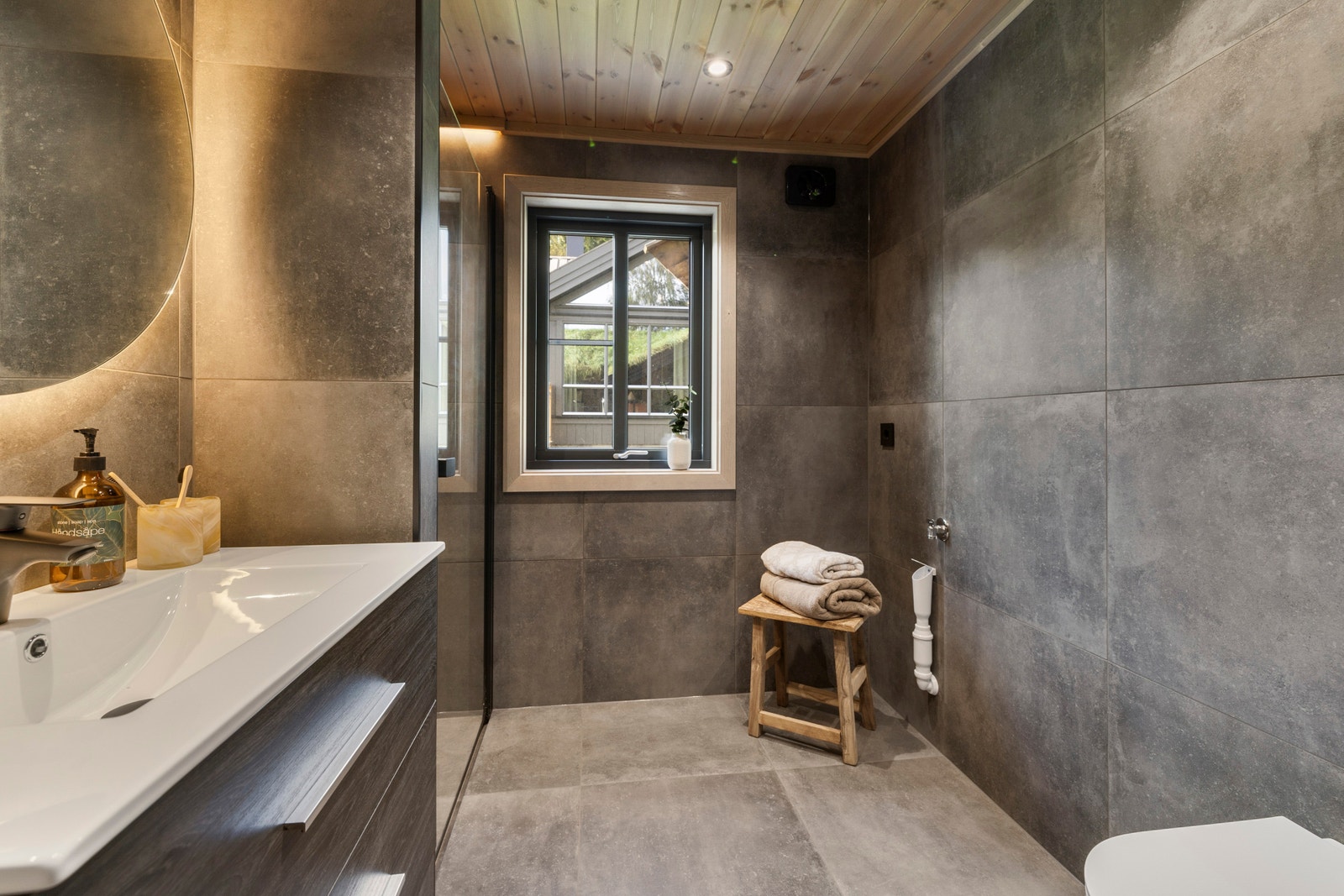 Bilde fra vår visningshytte på Norsk Hyttesenter, Hellerudsletta Galleribilde