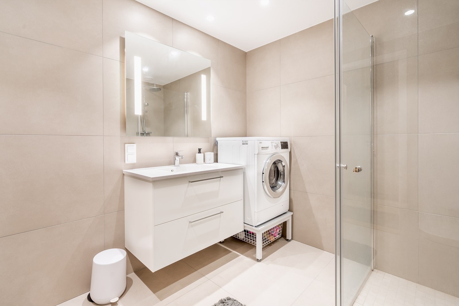 Flislagt bad med gulvvarme. Galleribilde