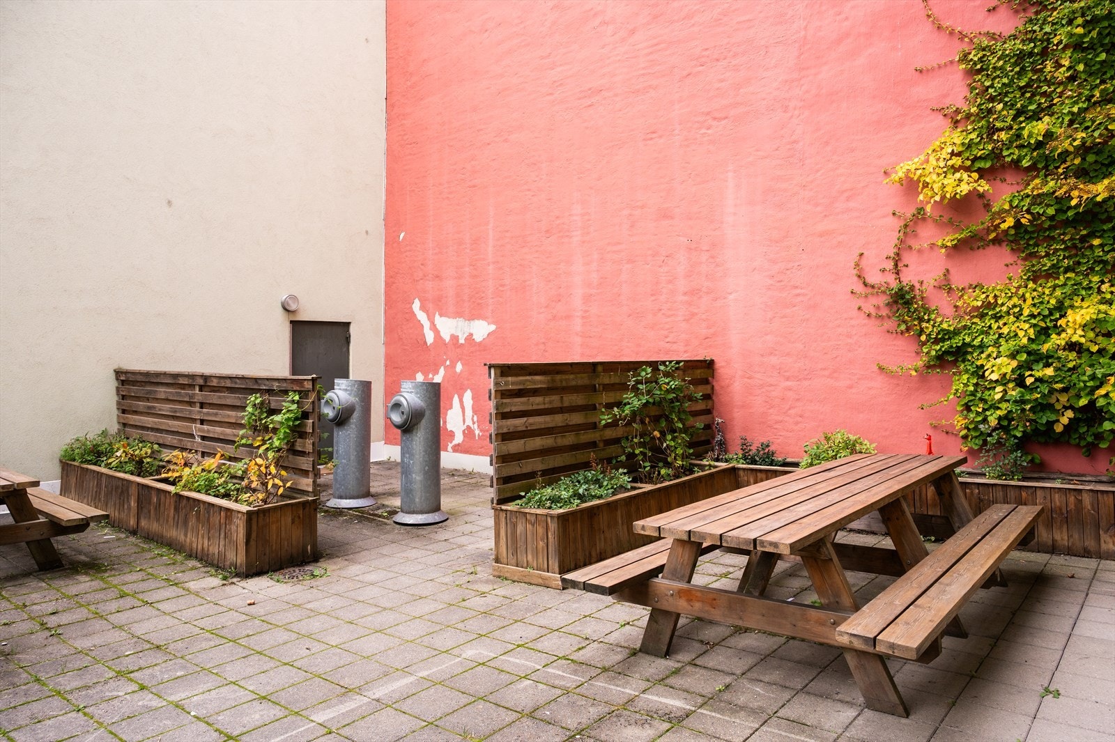 Fellesområdene er pent opparbeidet med blant annet flere sittegrupper. Galleribilde