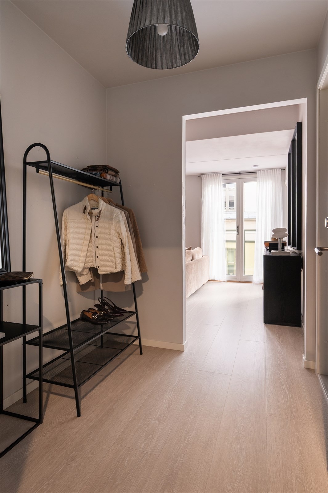 Entréen har rom for skoskap, kommode eller garderobeskap. Galleribilde
