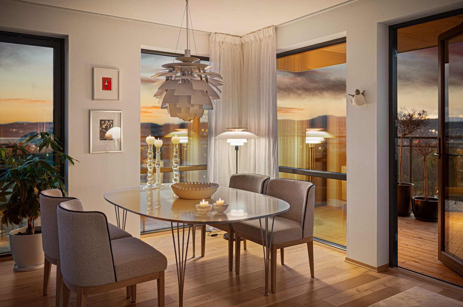 Leiligheten stod ferdig i 2023, og ble oppgradert med eksklusive tilvalg ved kjøp fra utbygger. Galleribilde