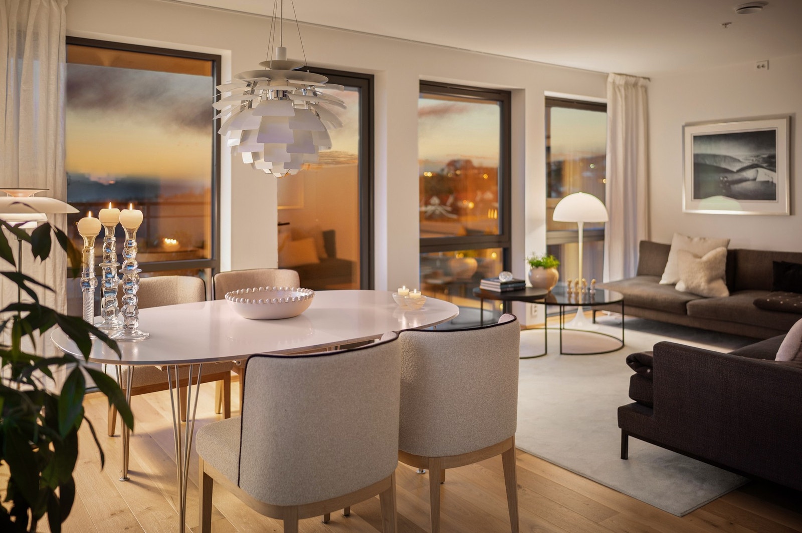 Selger forteller om flere nydelige solnedganger bak Fosenalpene. Galleribilde