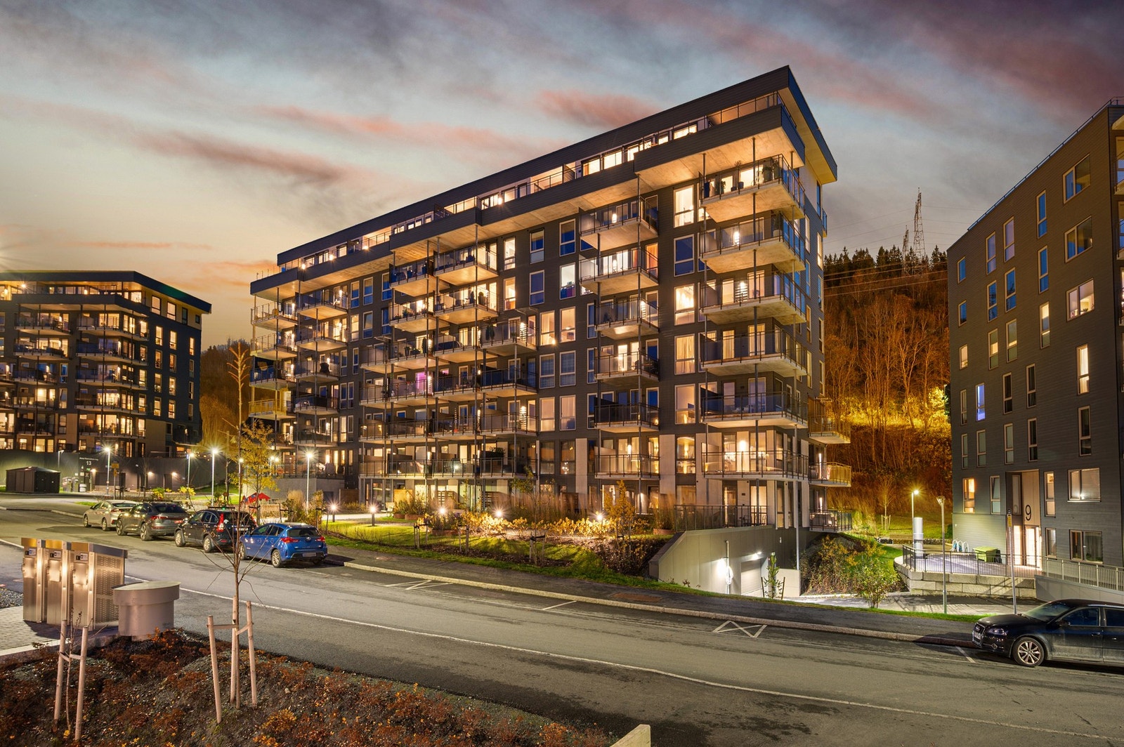 Sentralt beliggende i rolige omgivelser, i grensen til Estenstadmarka. Kort vei til buss og butikk. Galleribilde