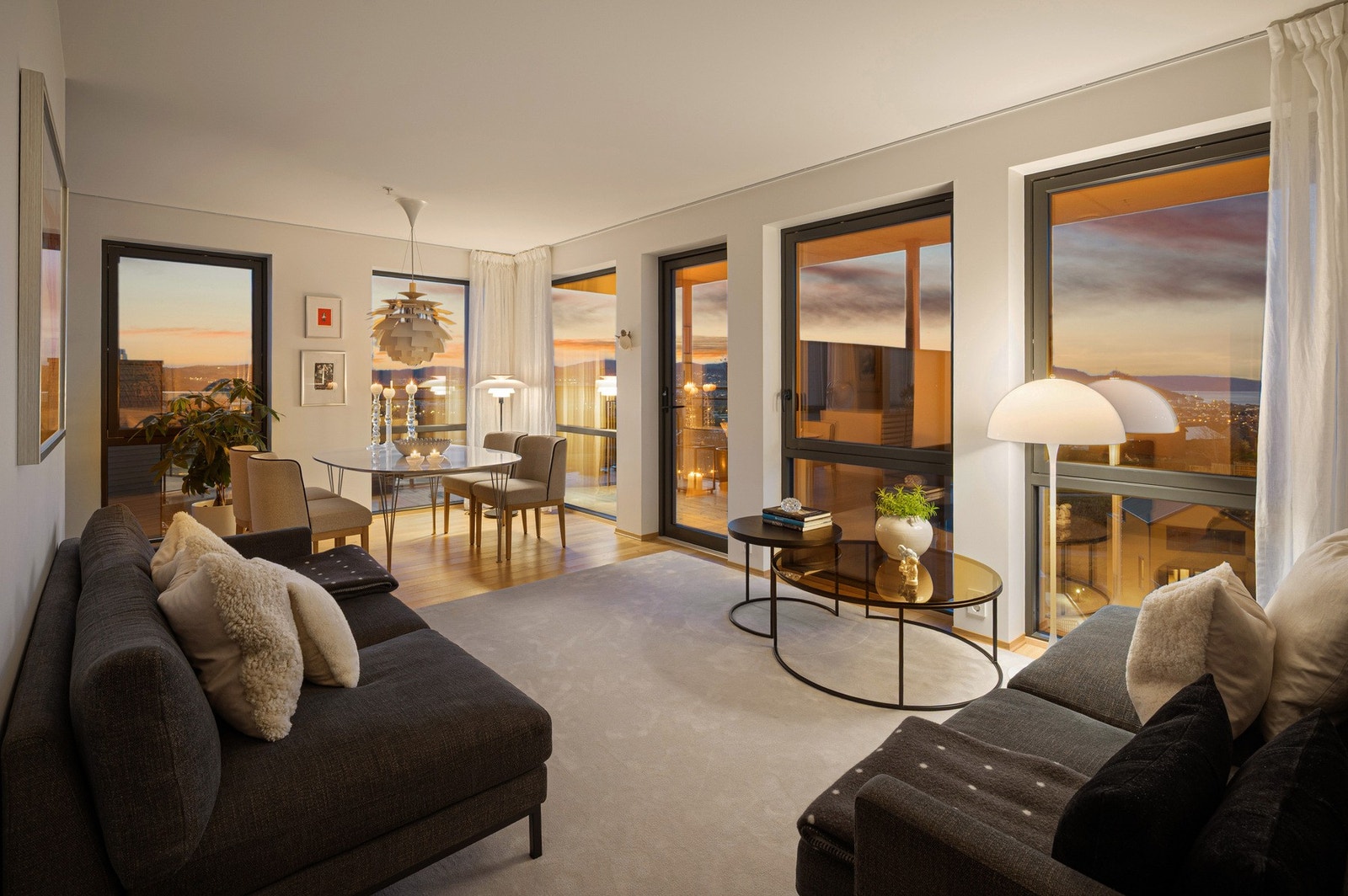 Det er klargjort med rør for evt. montering av utvendig solskjerming. Galleribilde