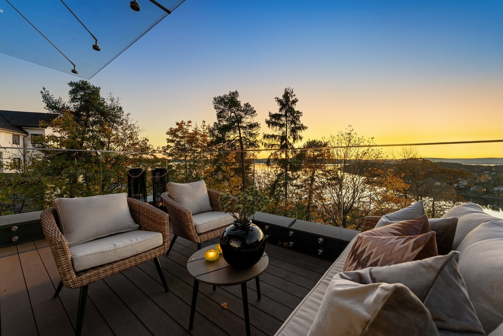 Vinduene i 2.etg er utstyrt med utvendige screens