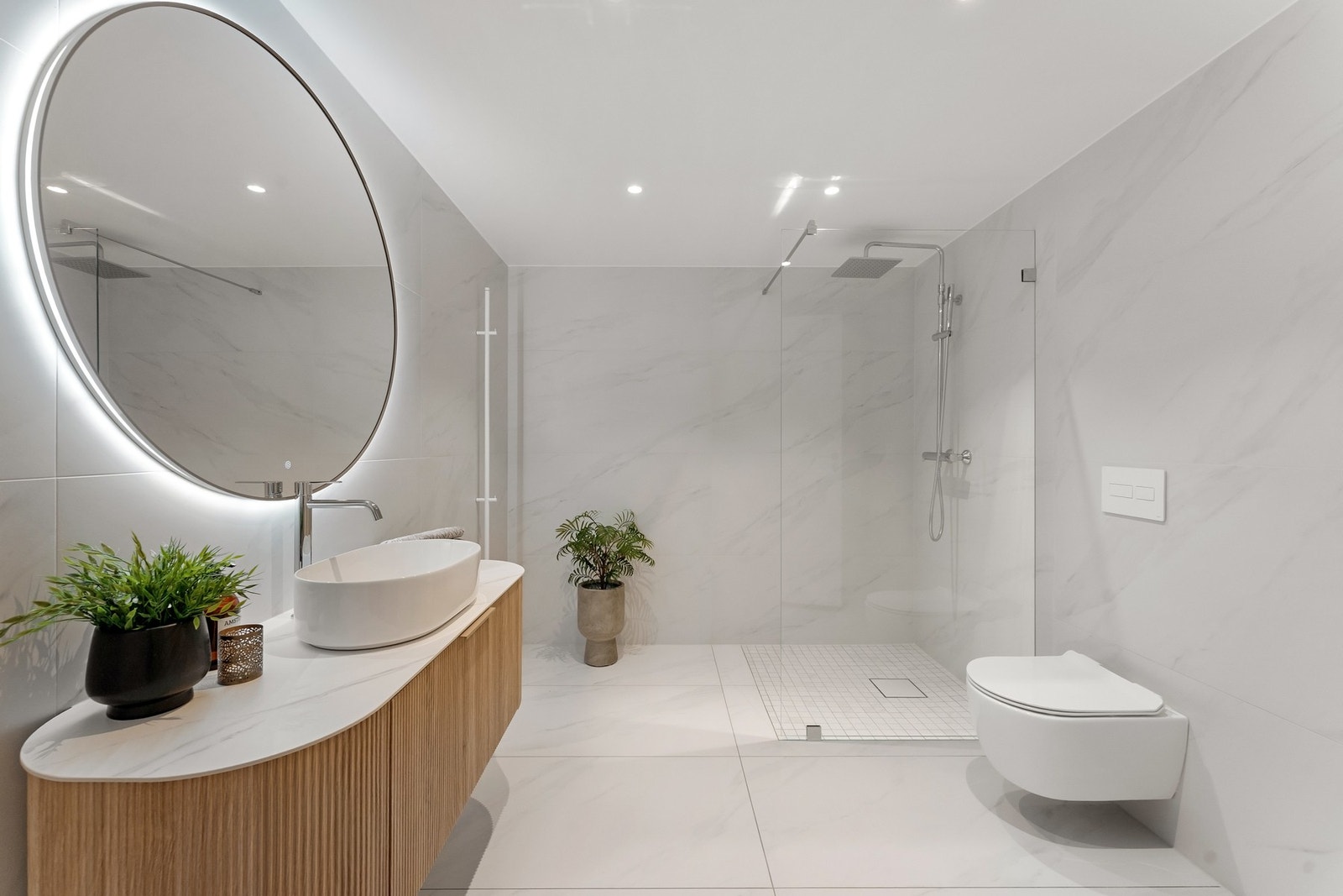 Bad 4 i underetasje med Lind servantskap