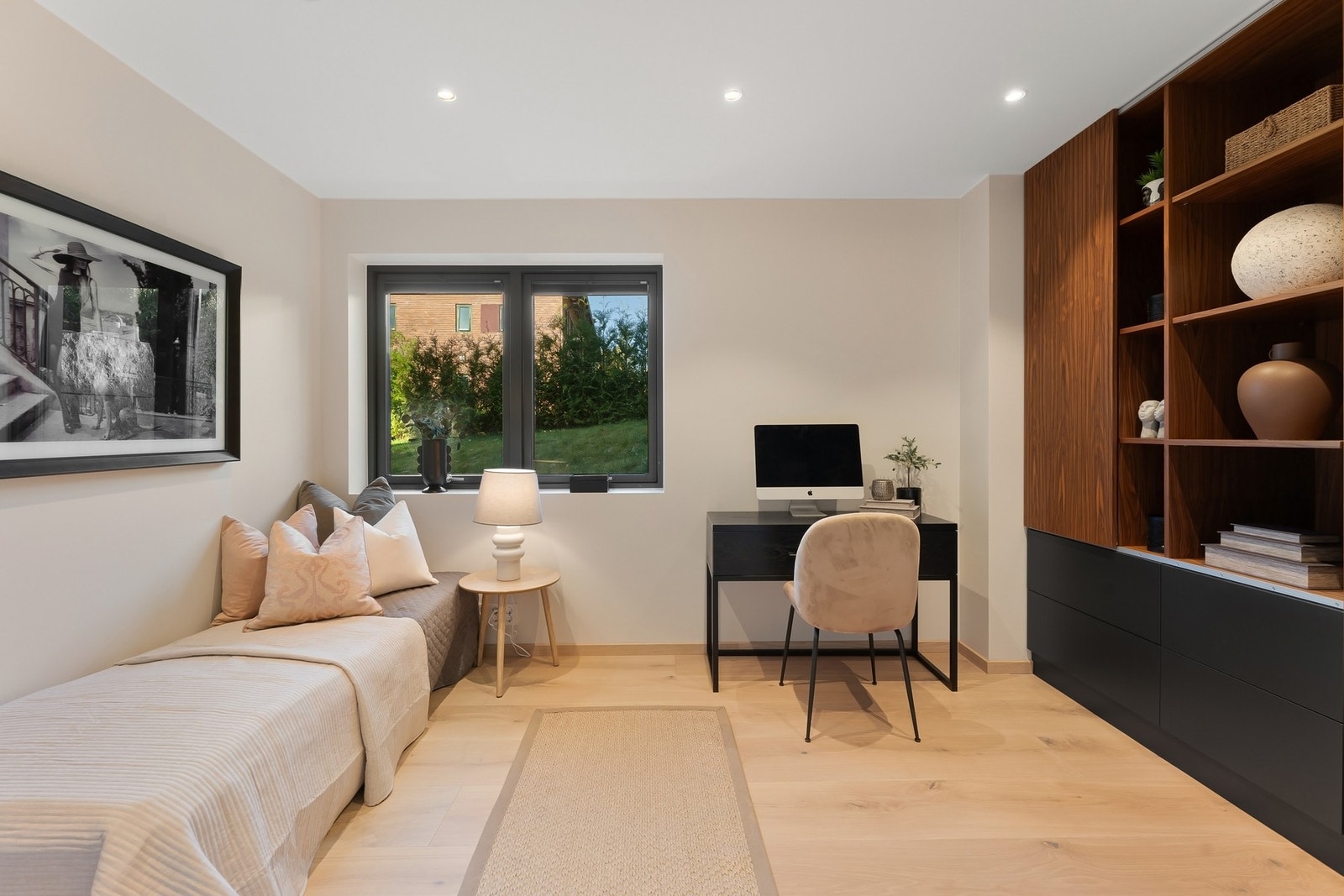 Soverom 3 med tilpasset garderobeskap