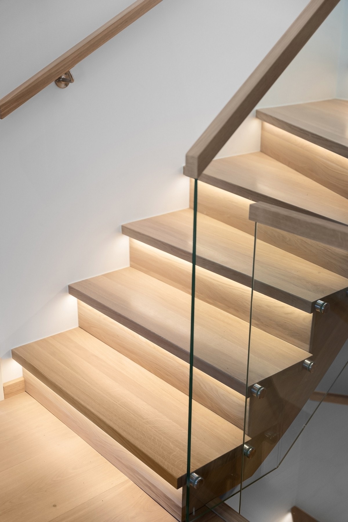 Integrert LED-belysning i trapp