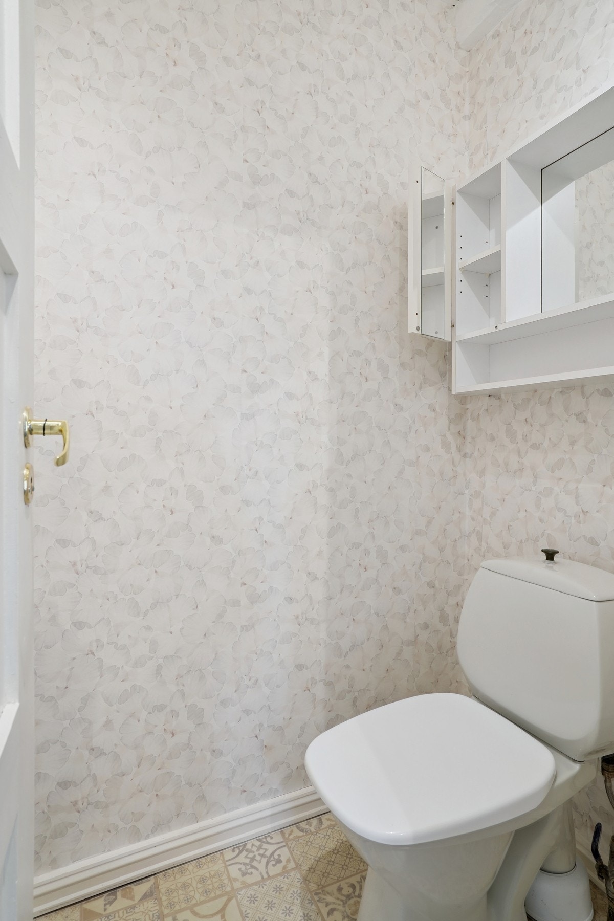 Toalettrom. Galleribilde