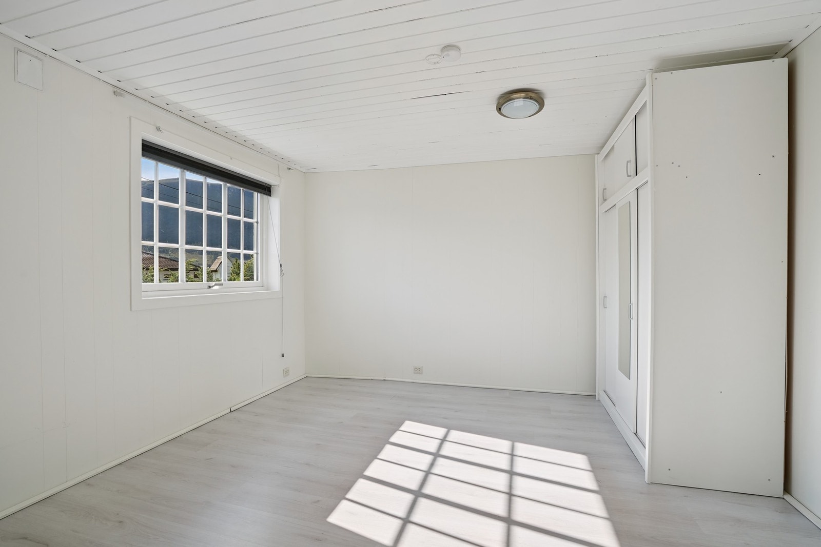 Soverom i underetasjen. Det er ukjent hva dette rommet er godkjent til da det ikke finnes byggetegninger. Galleribilde