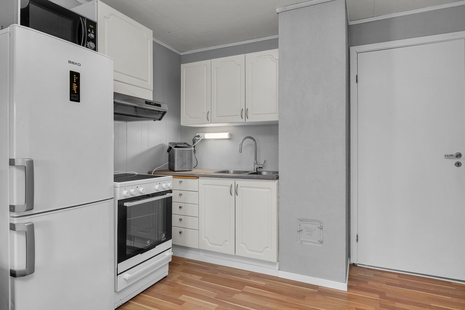 Kjøkkenkrok i TV-stuen. Galleribilde